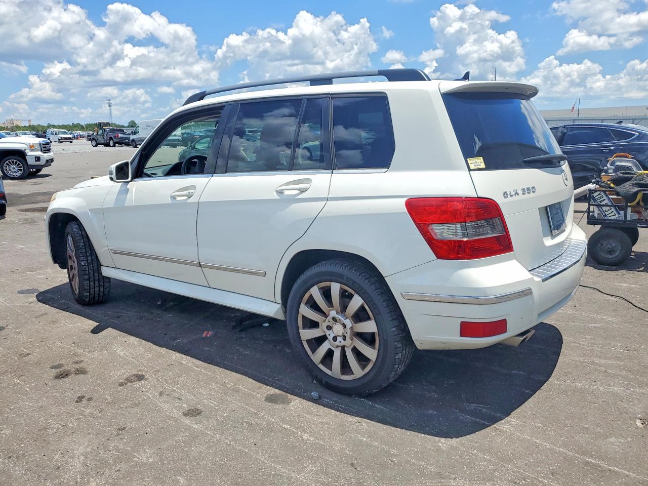 2010 Mercedes-benz Glk 350 White vin: WDCGG5GB7AF485986