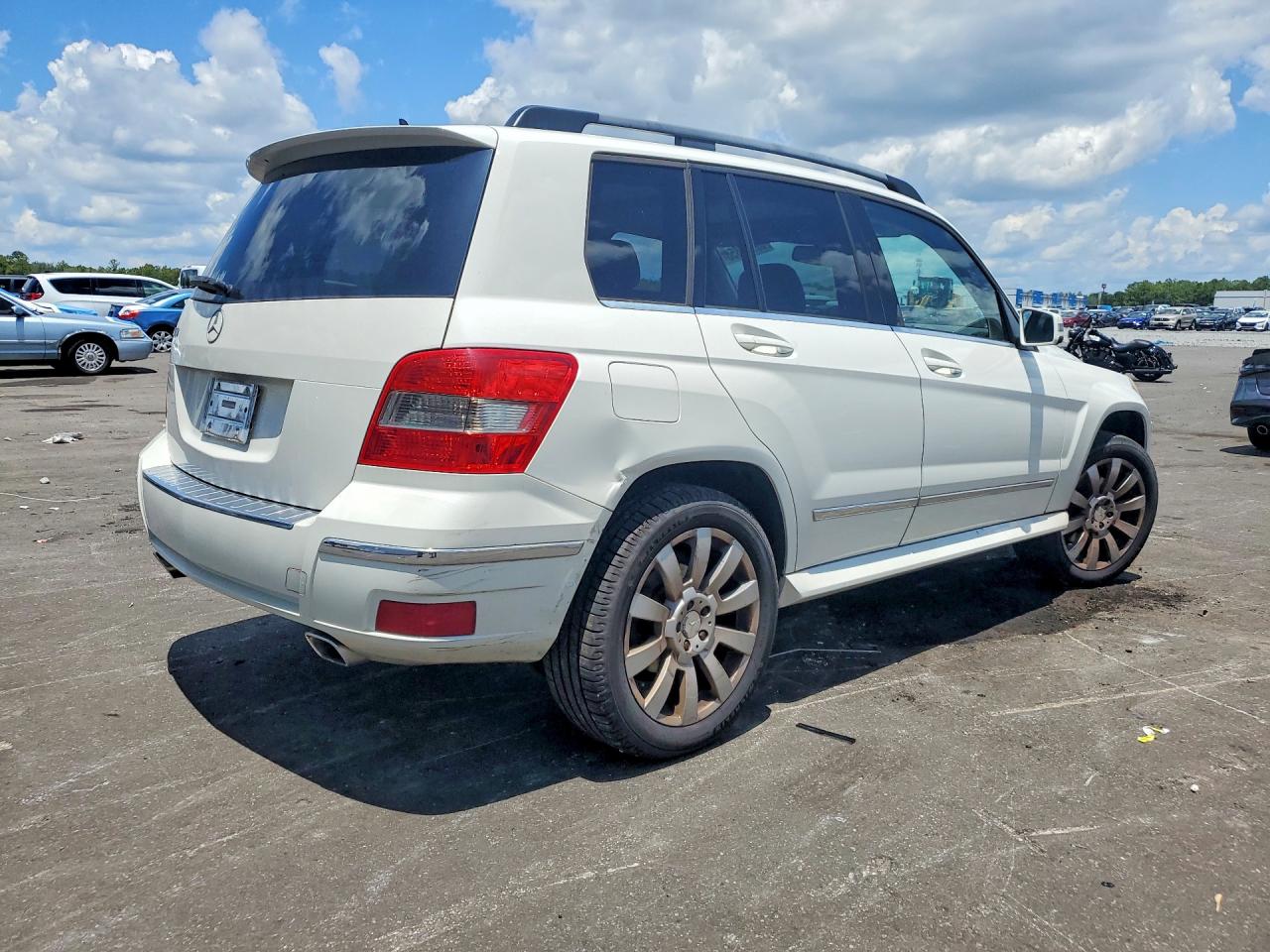 2010 Mercedes-benz Glk 350 White vin: WDCGG5GB7AF485986