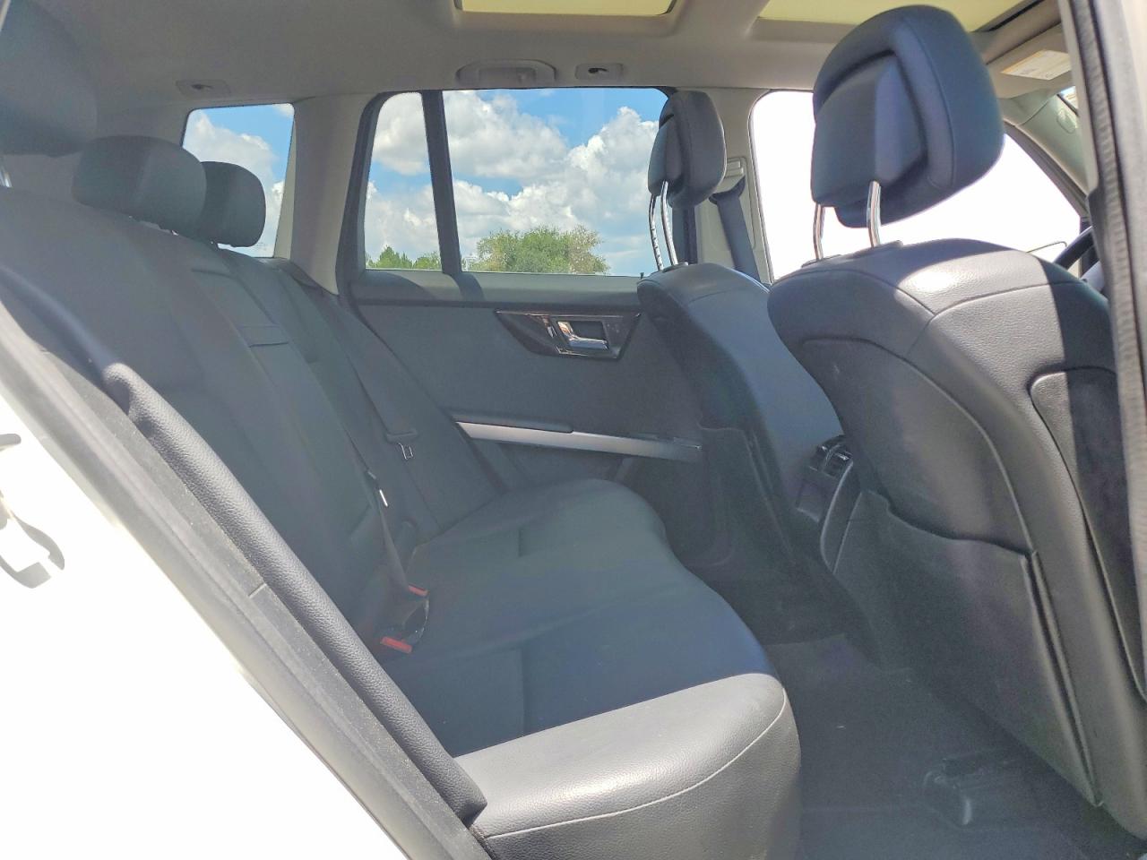 2010 Mercedes-benz Glk 350 White vin: WDCGG5GB7AF485986