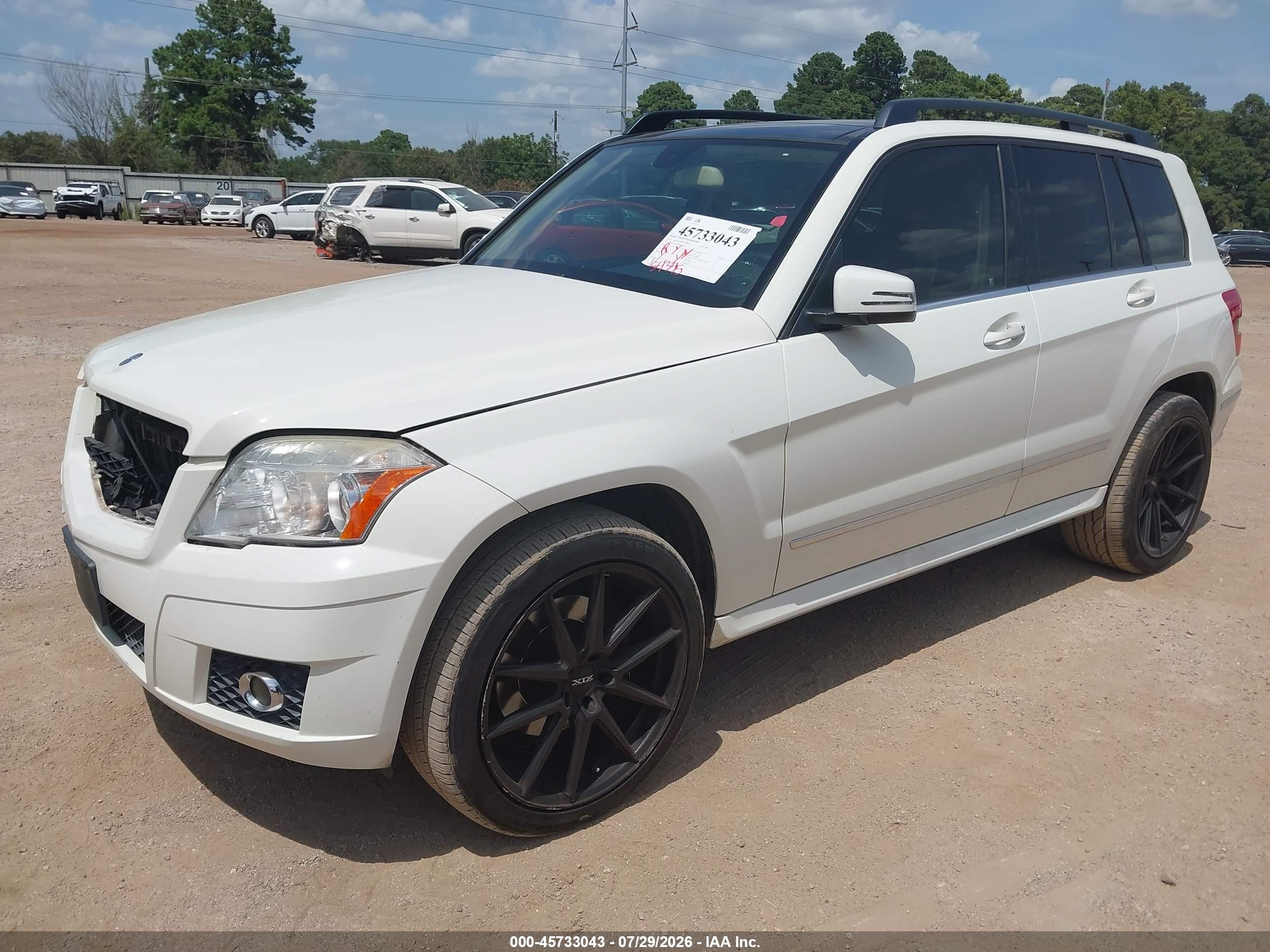 2011 Mercedes-benz Glk 350   White vin: WDCGG5GB7BF565399
