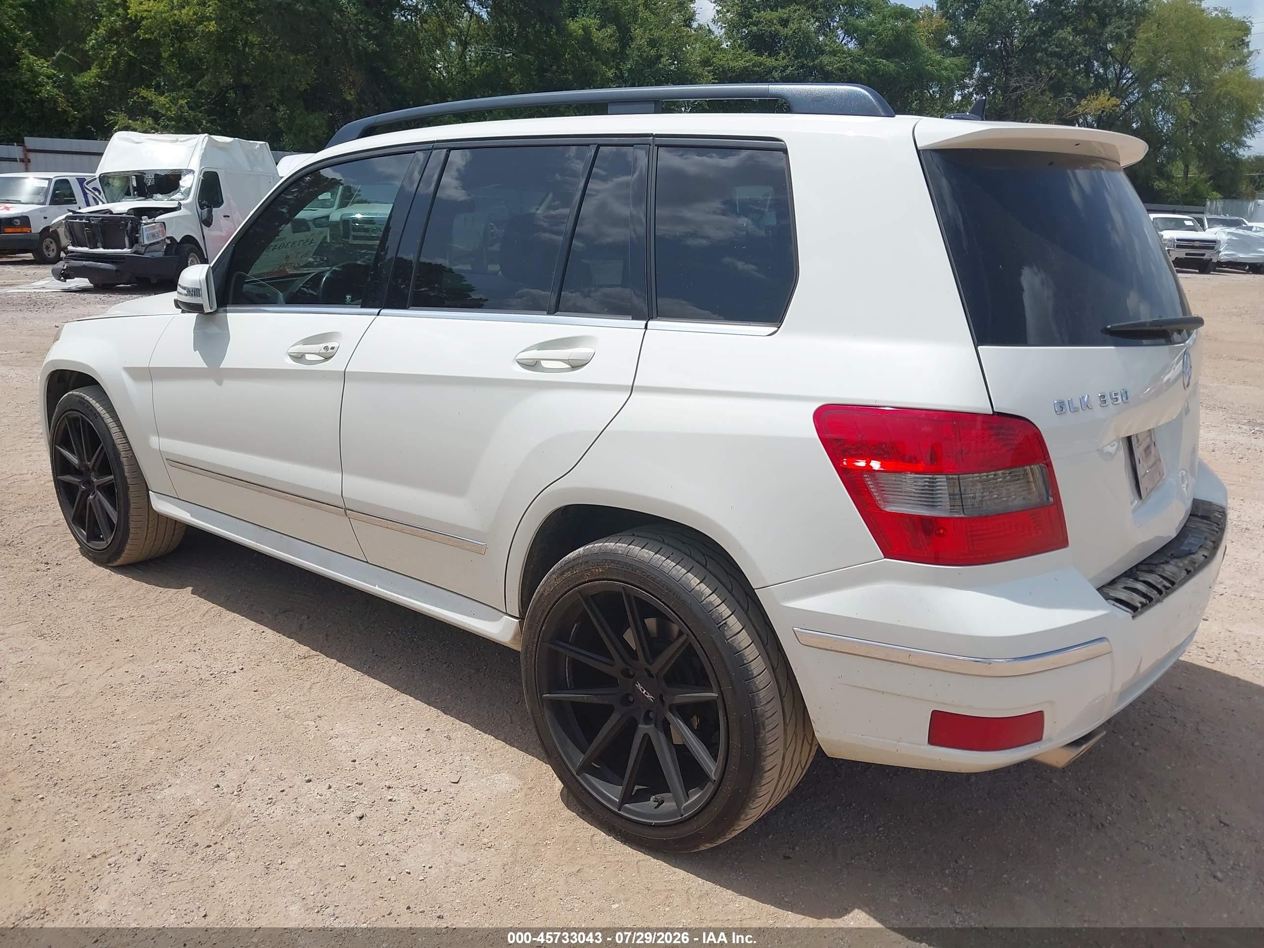 2011 Mercedes-benz Glk 350   White vin: WDCGG5GB7BF565399