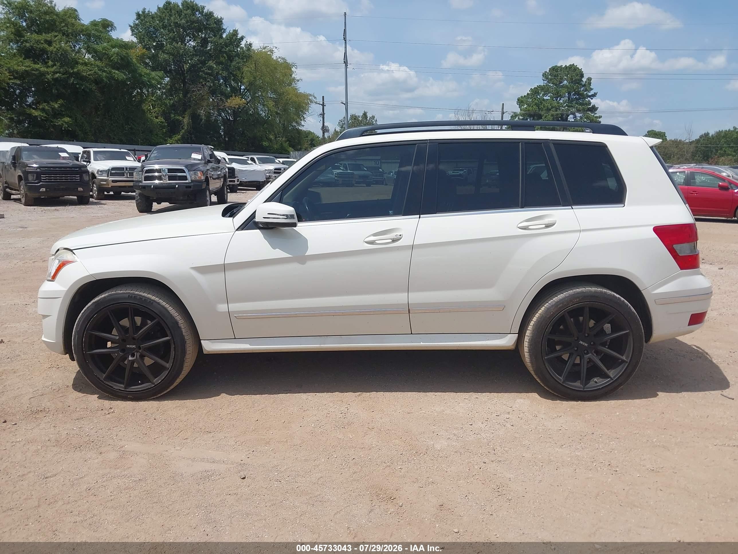 2011 Mercedes-benz Glk 350   White vin: WDCGG5GB7BF565399