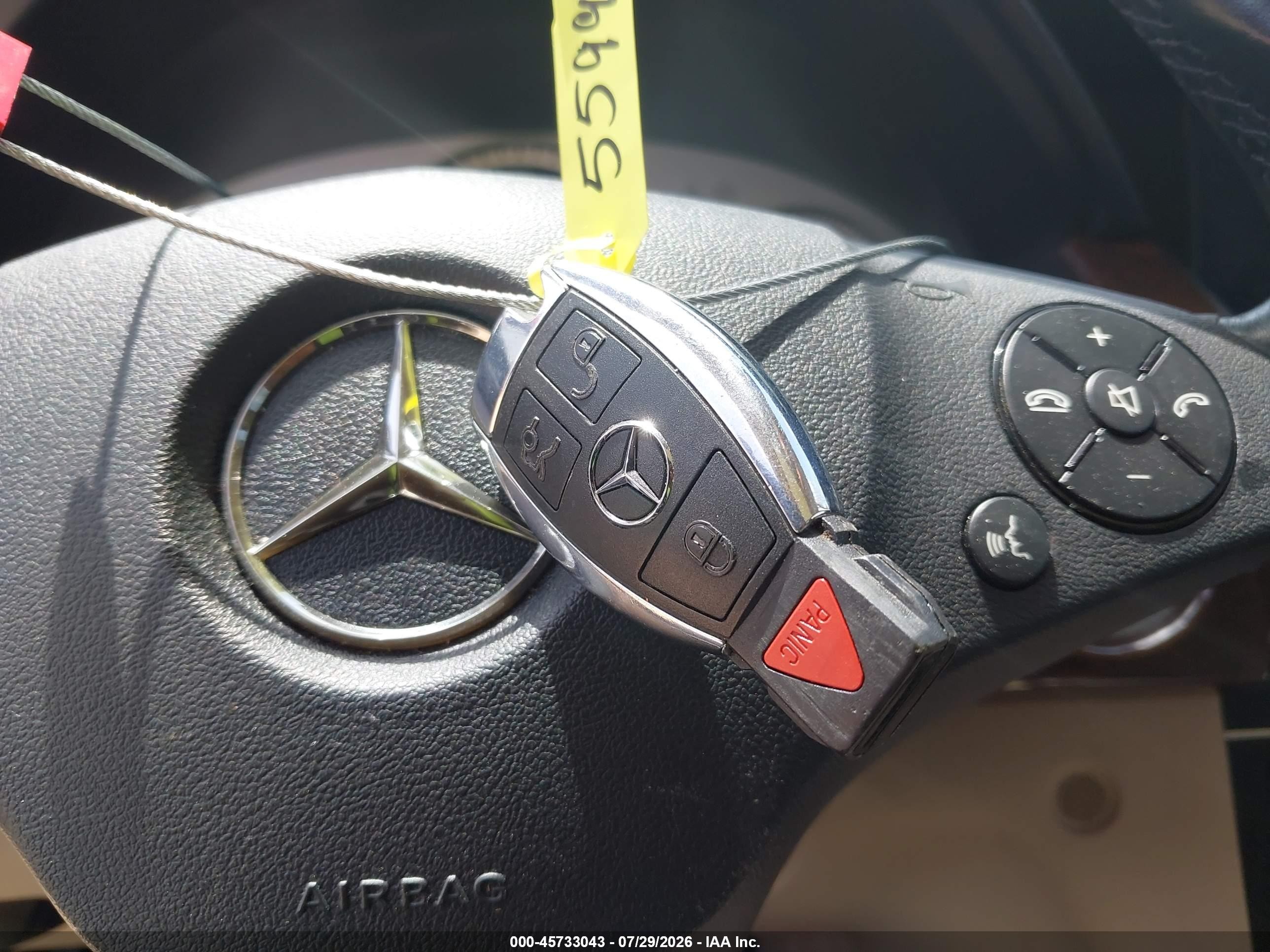 2011 Mercedes-benz Glk 350   White vin: WDCGG5GB7BF565399