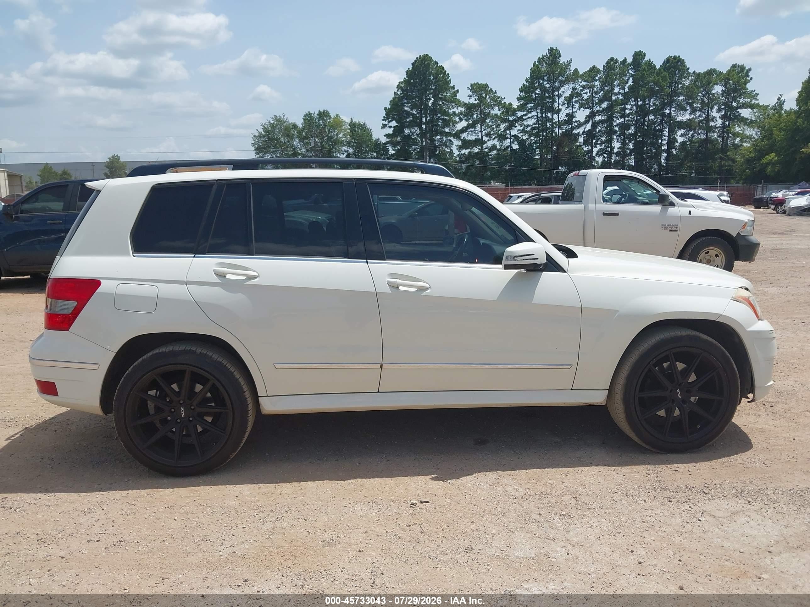 2011 Mercedes-benz Glk 350   White vin: WDCGG5GB7BF565399