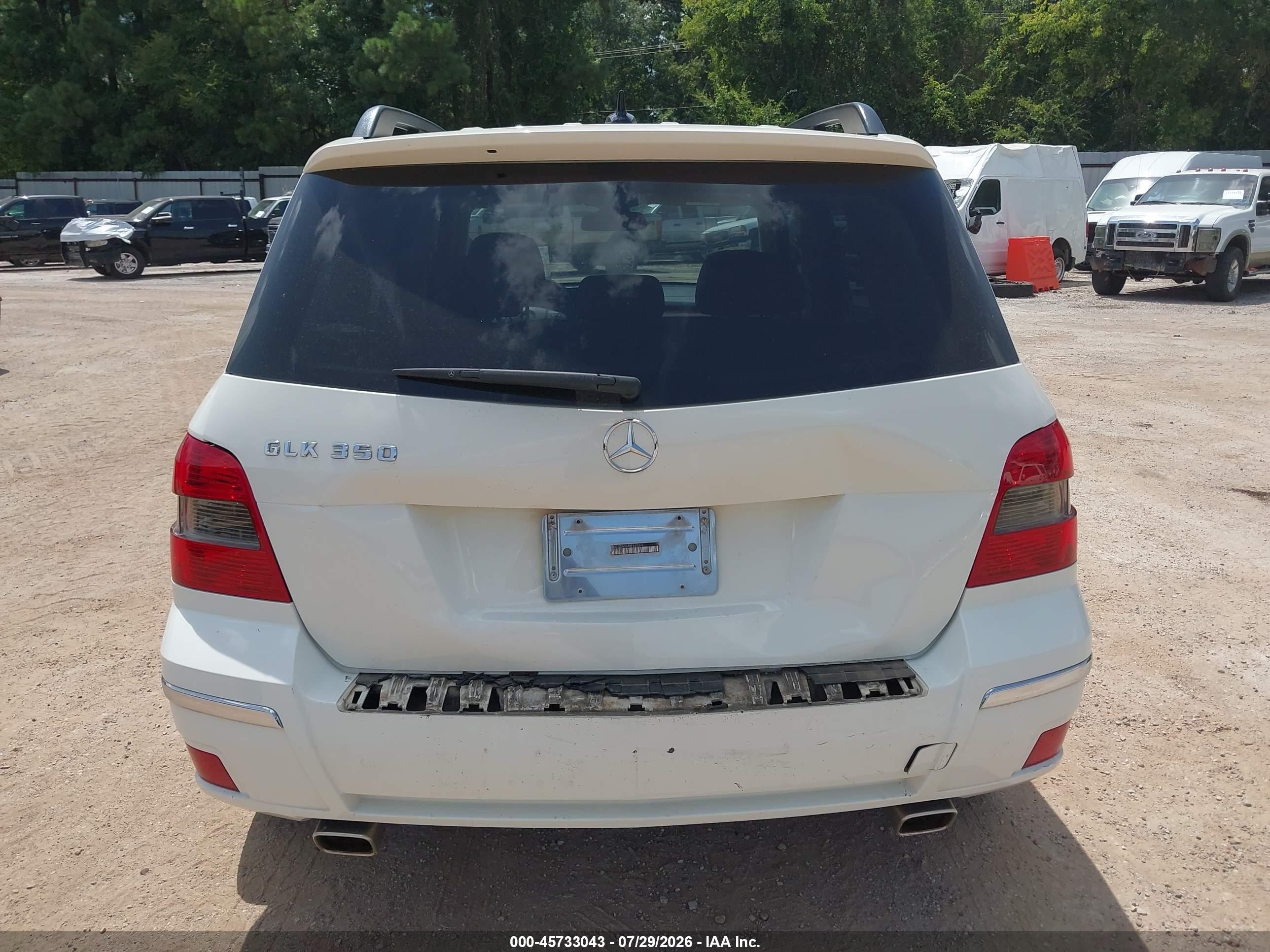 2011 Mercedes-benz Glk 350   White vin: WDCGG5GB7BF565399