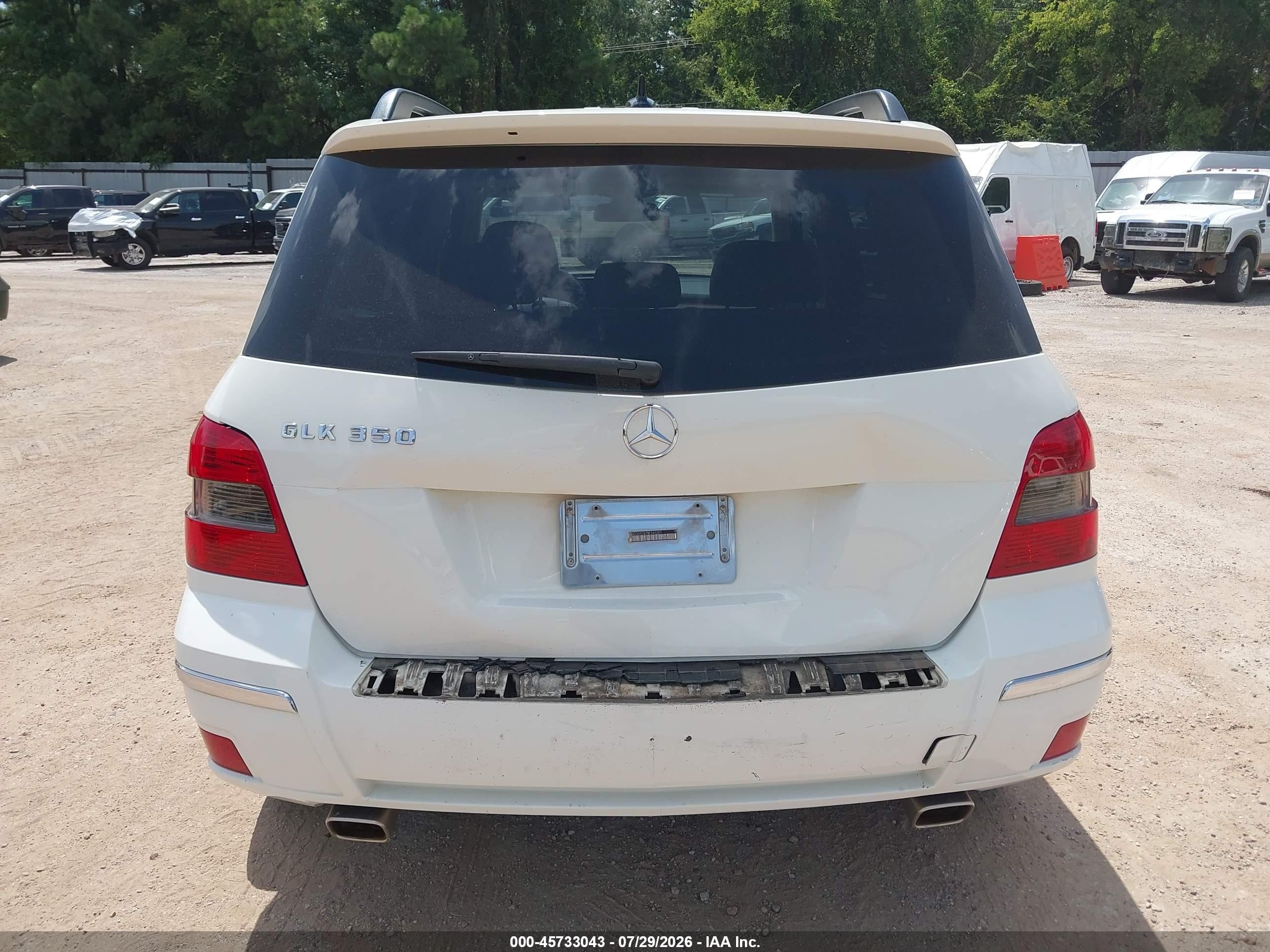 2011 Mercedes-benz Glk 350   White vin: WDCGG5GB7BF565399