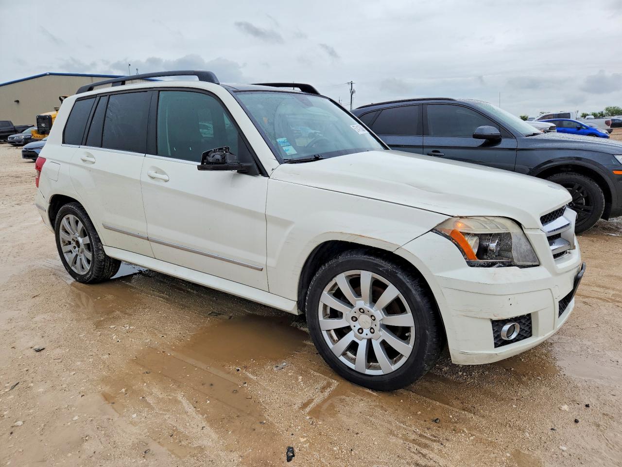2011 Mercedes-benz Glk 350 White vin: WDCGG5GB7BF694467