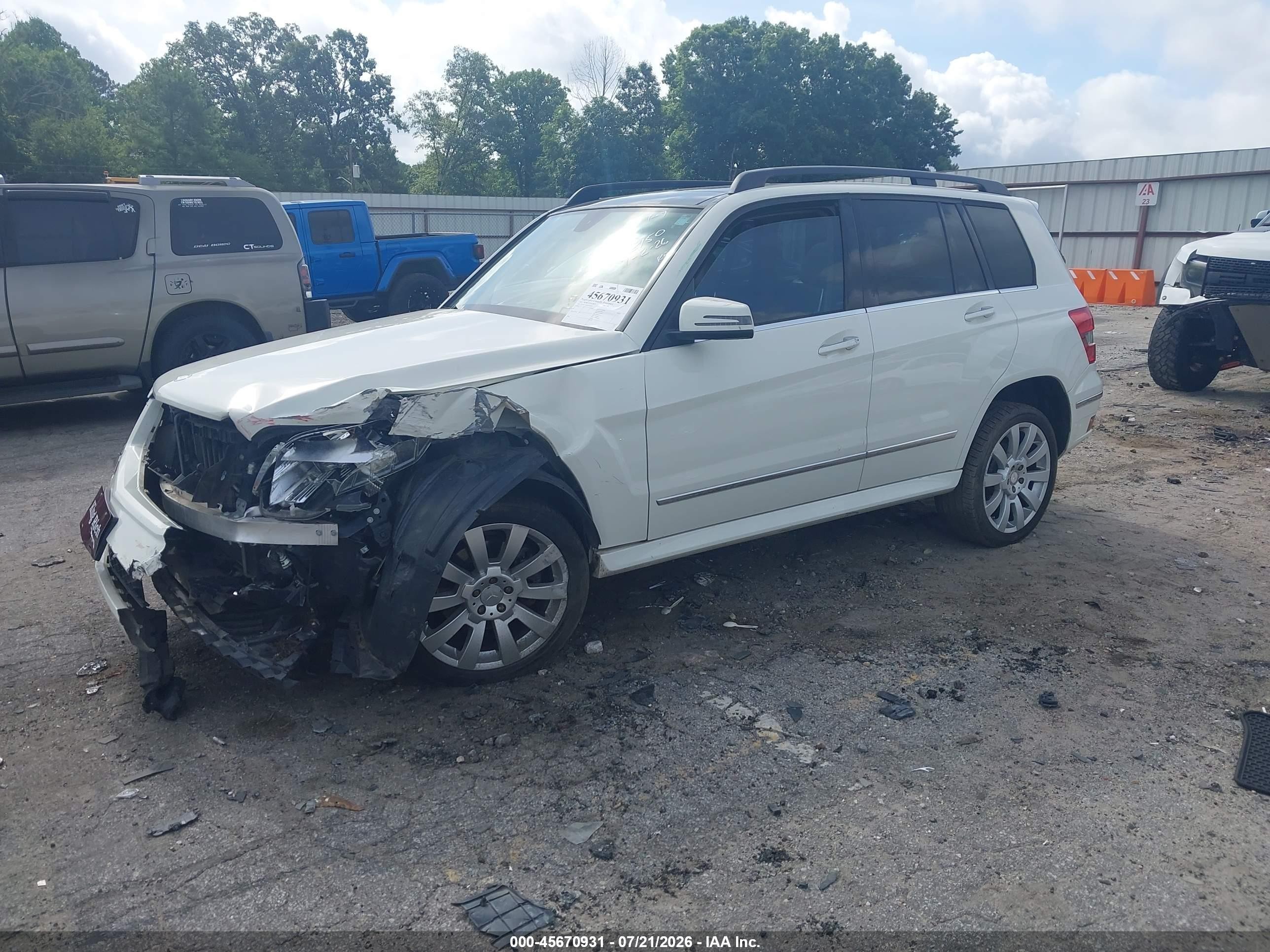 2012 Mercedes-benz Glk 350 White vin: WDCGG5GB7CF735469