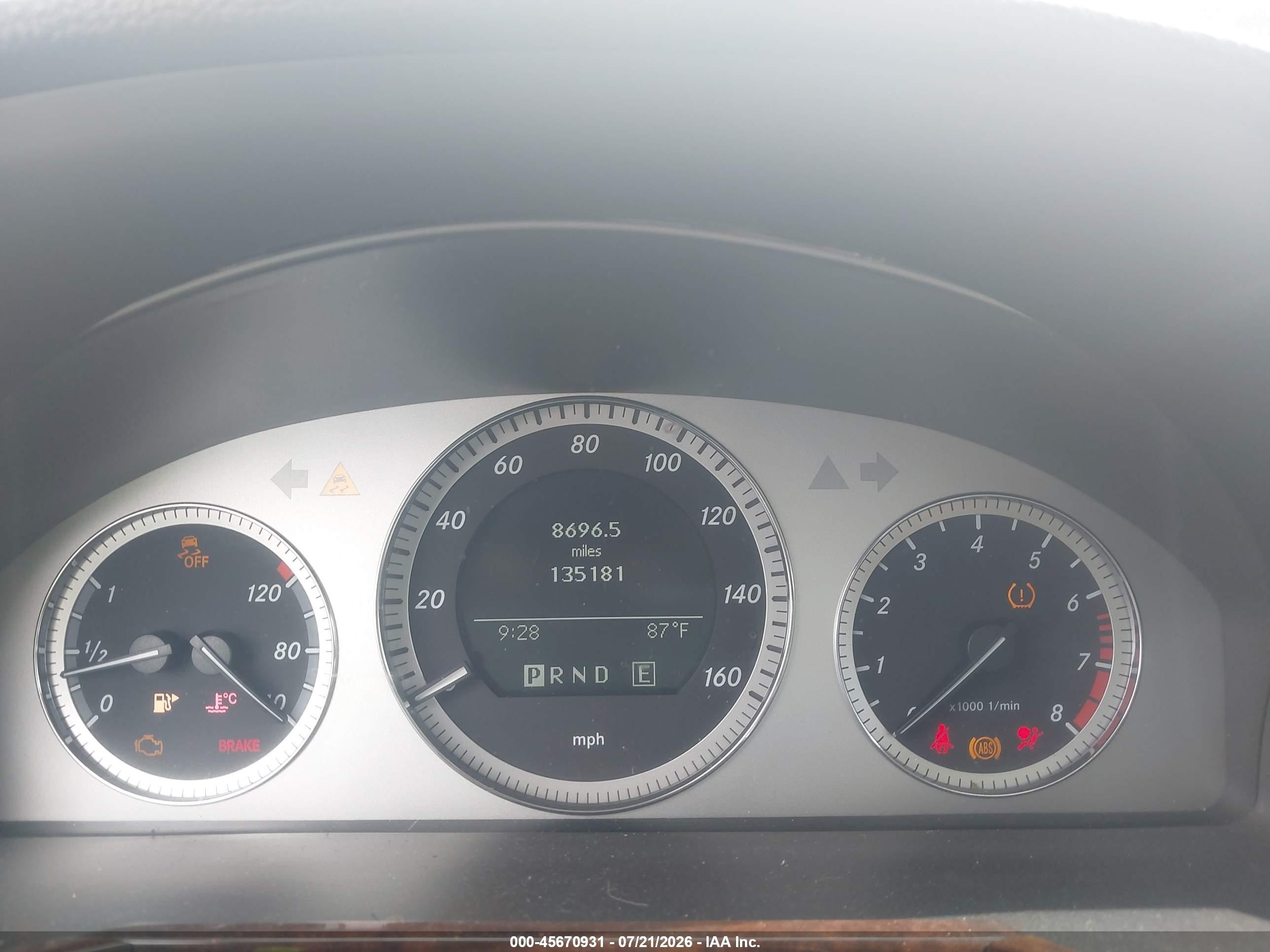 2012 Mercedes-benz Glk 350 White vin: WDCGG5GB7CF735469