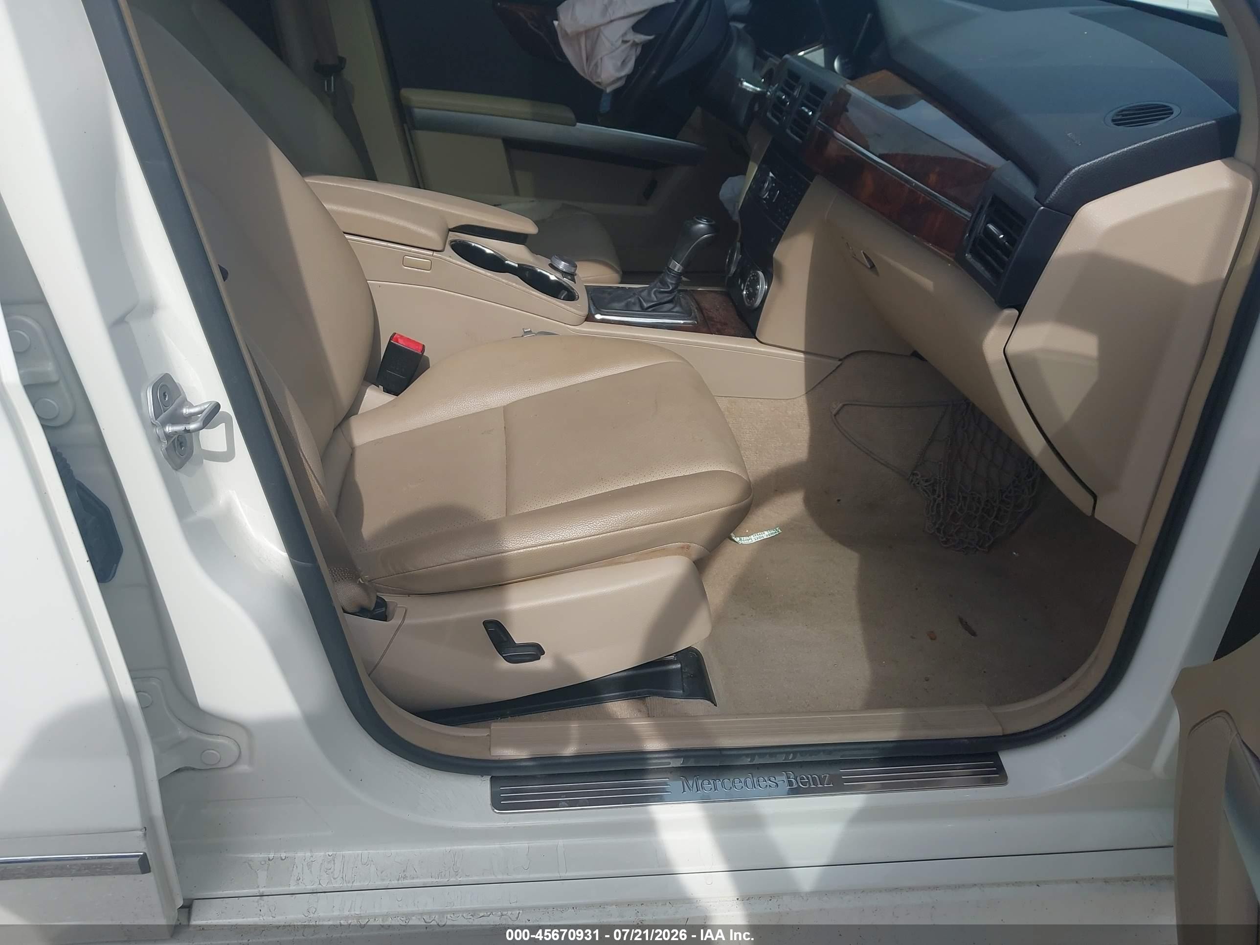 2012 Mercedes-benz Glk 350 White vin: WDCGG5GB7CF735469