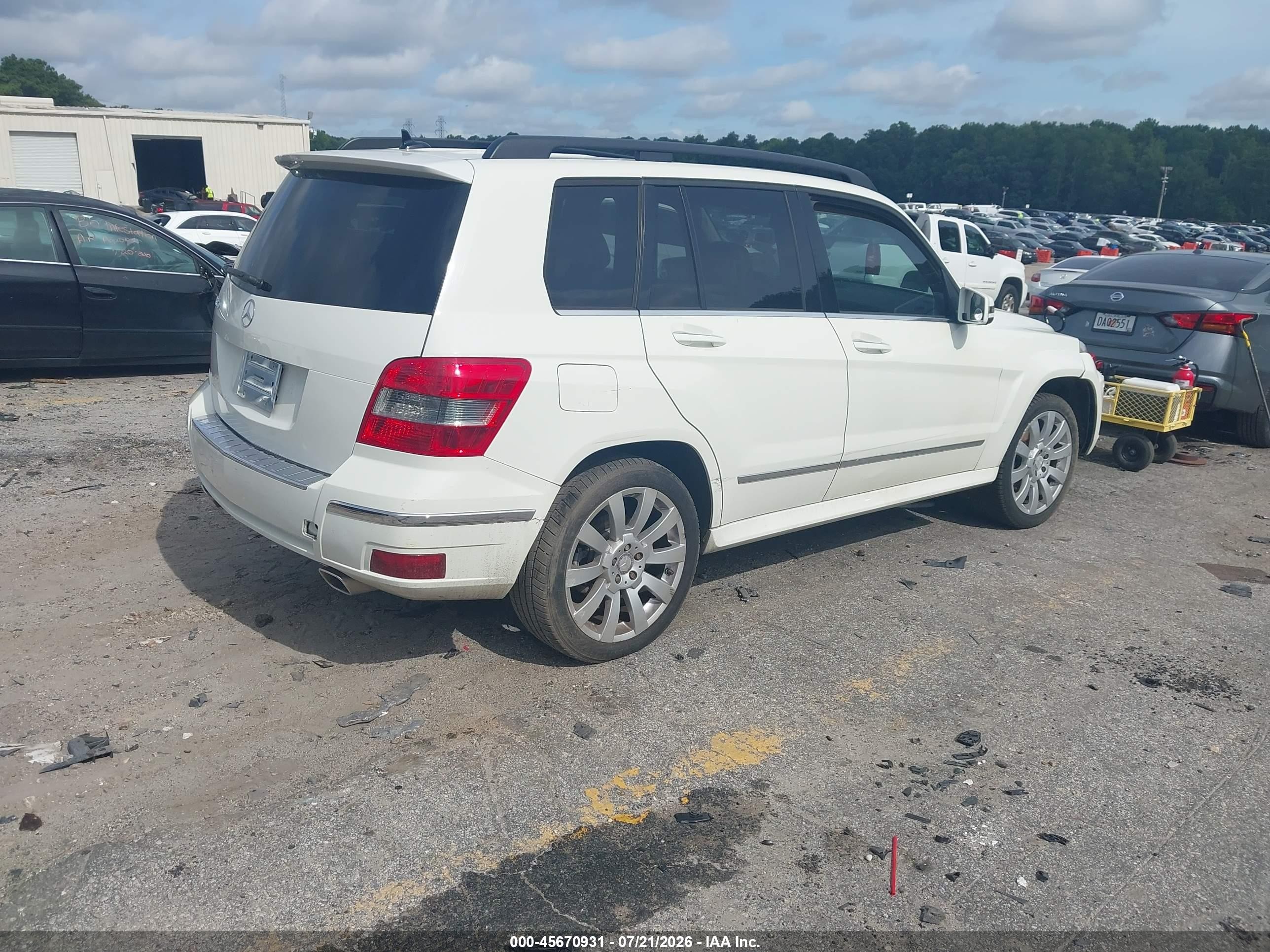 2012 Mercedes-benz Glk 350 White vin: WDCGG5GB7CF735469