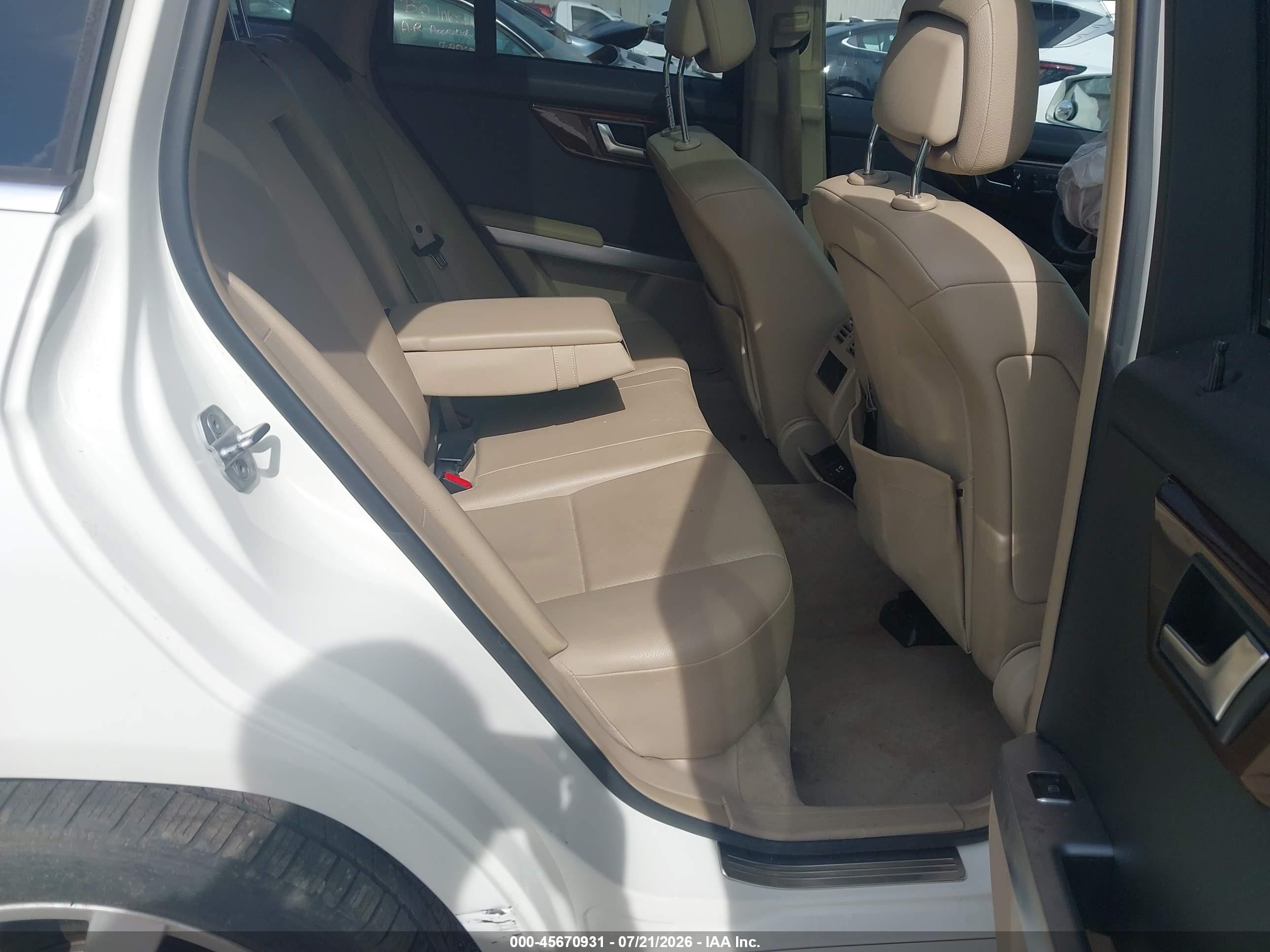 2012 Mercedes-benz Glk 350 White vin: WDCGG5GB7CF735469