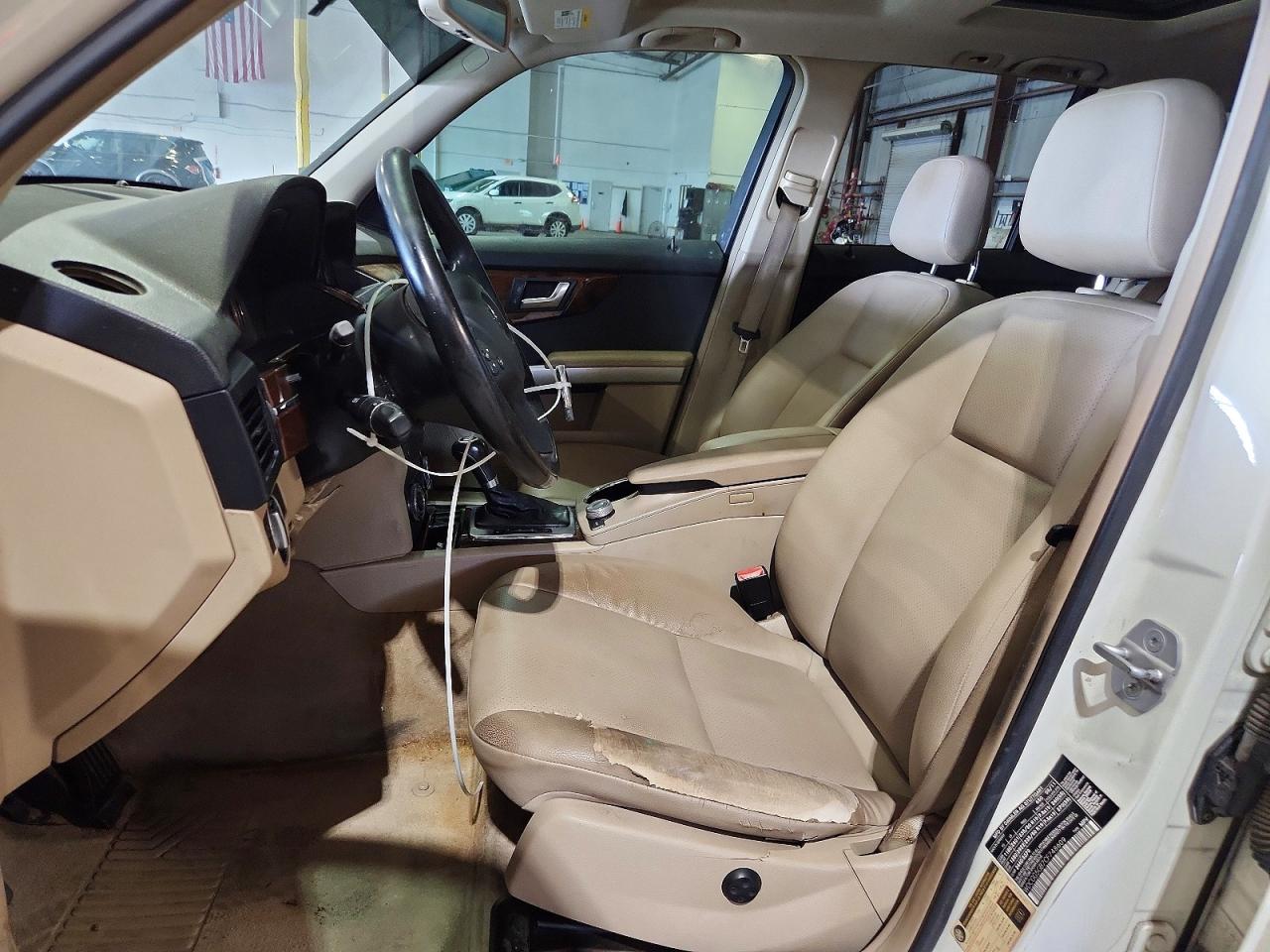 2012 Mercedes-benz Glk 350 White vin: WDCGG5GB7CF748609
