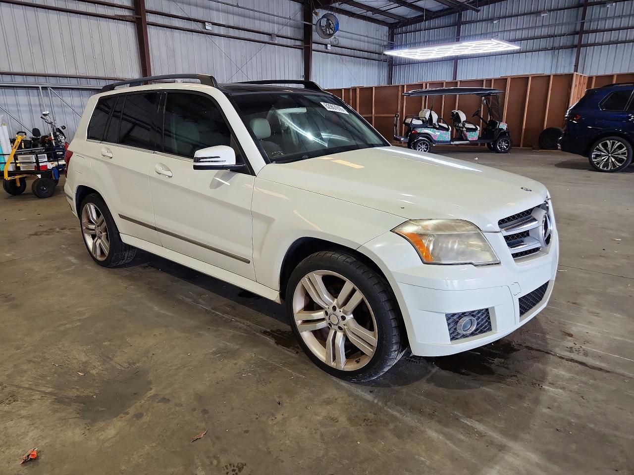2012 Mercedes-benz Glk 350 White vin: WDCGG5GB7CF748609