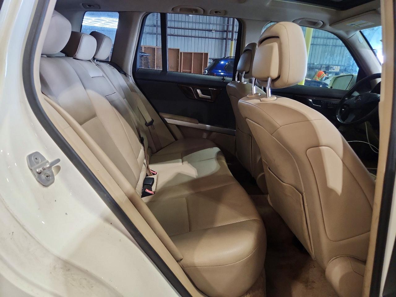 2012 Mercedes-benz Glk 350 White vin: WDCGG5GB7CF748609