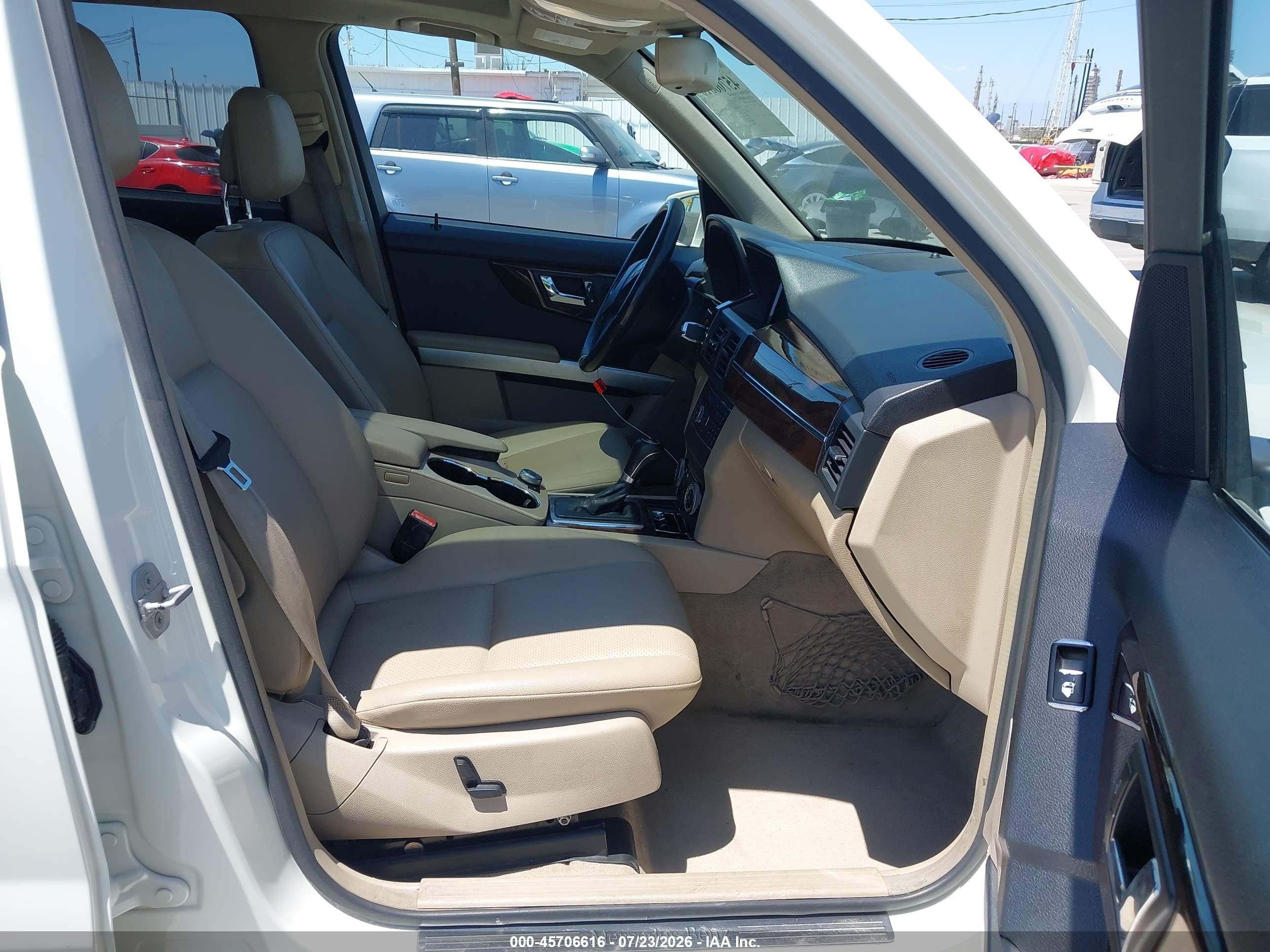2010 Mercedes-benz Glk 350 White vin: WDCGG5GB8AF448381