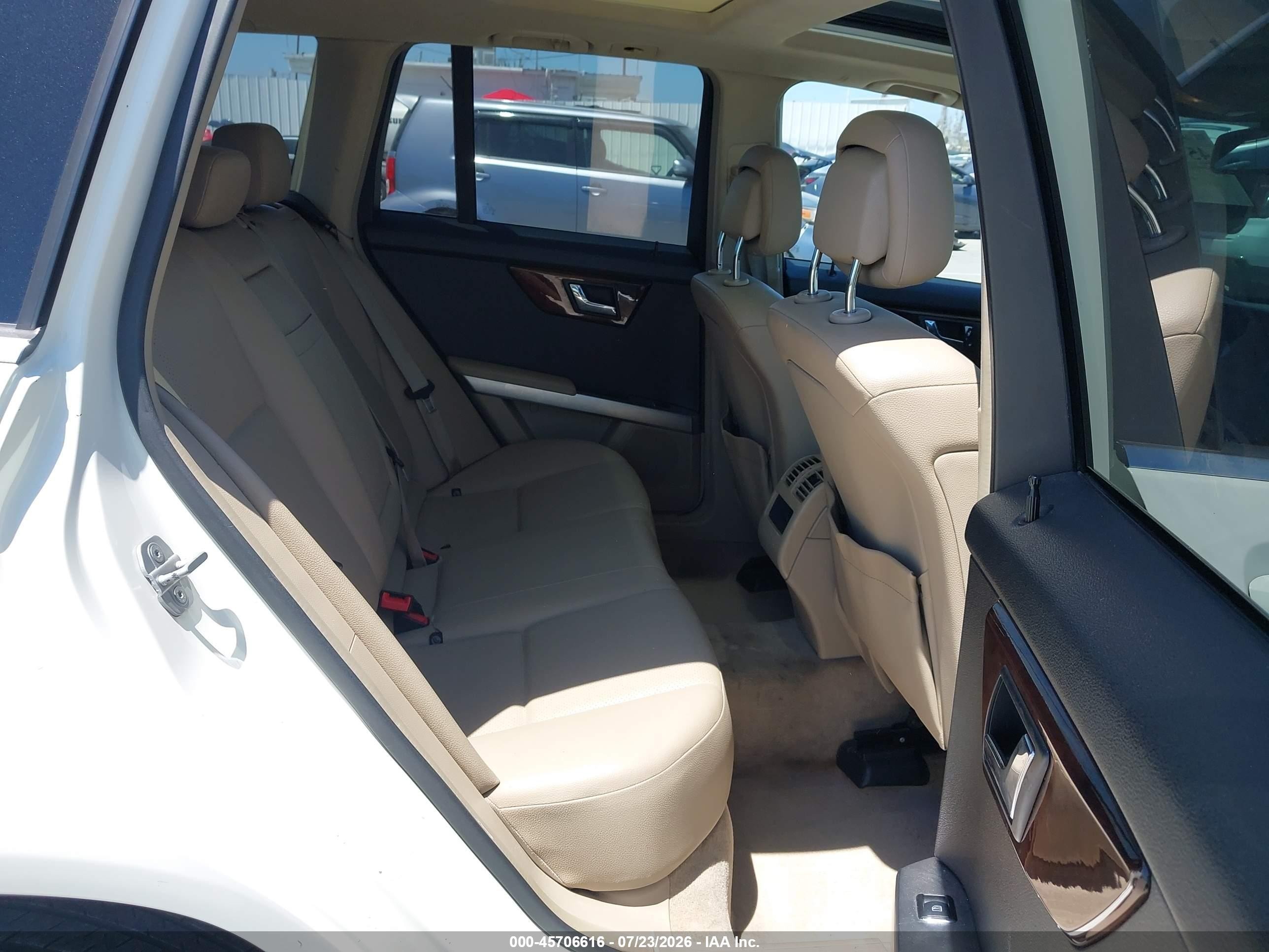 2010 Mercedes-benz Glk 350 White vin: WDCGG5GB8AF448381