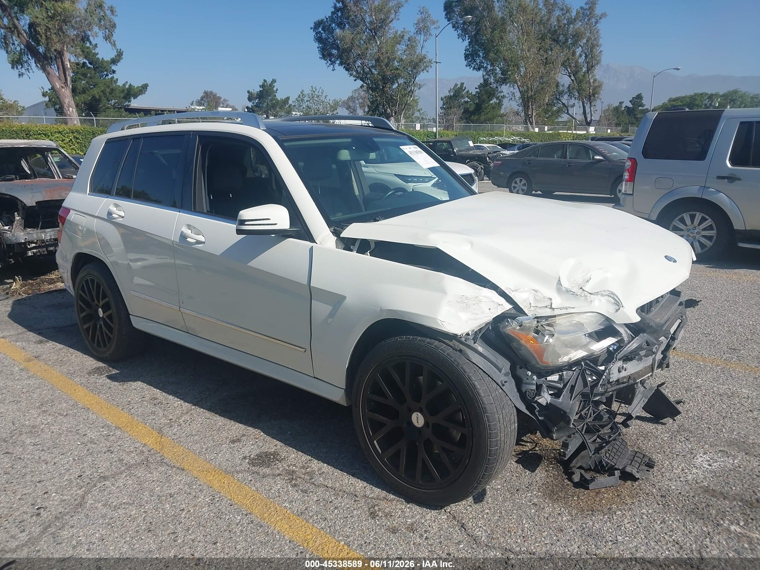 2011 Mercedes-benz Glk 350   White vin: WDCGG5GB8BF635489