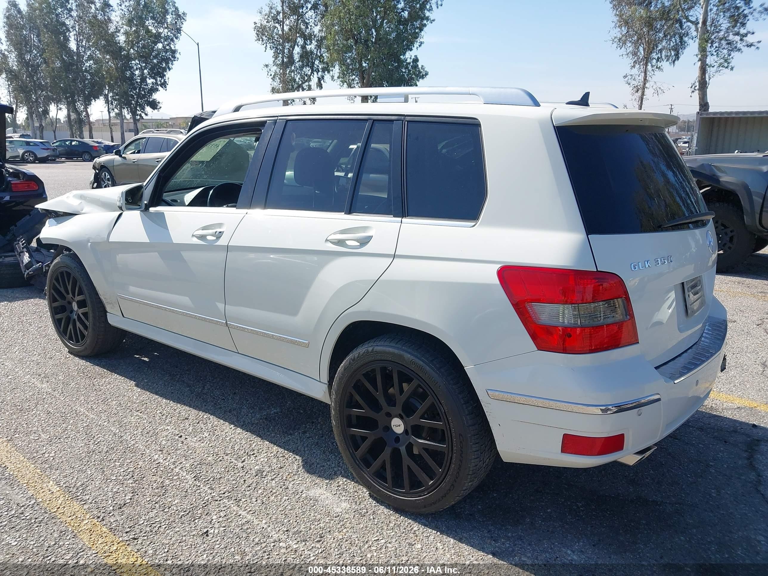 2011 Mercedes-benz Glk 350   White vin: WDCGG5GB8BF635489