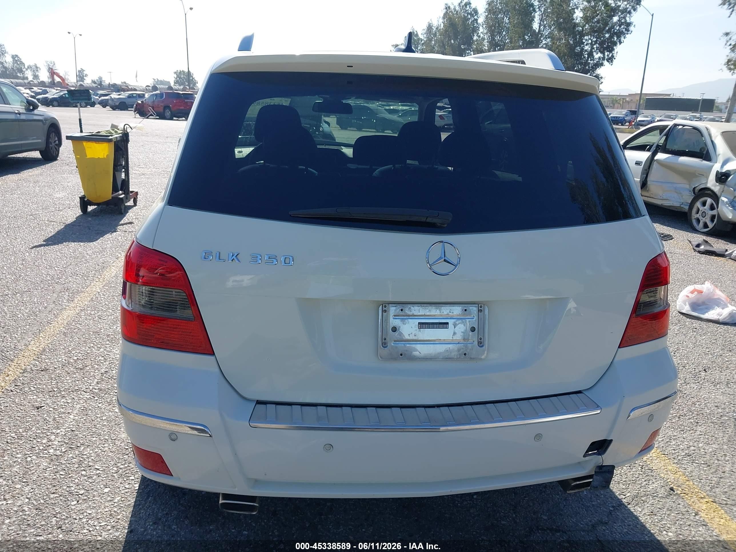 2011 Mercedes-benz Glk 350   White vin: WDCGG5GB8BF635489