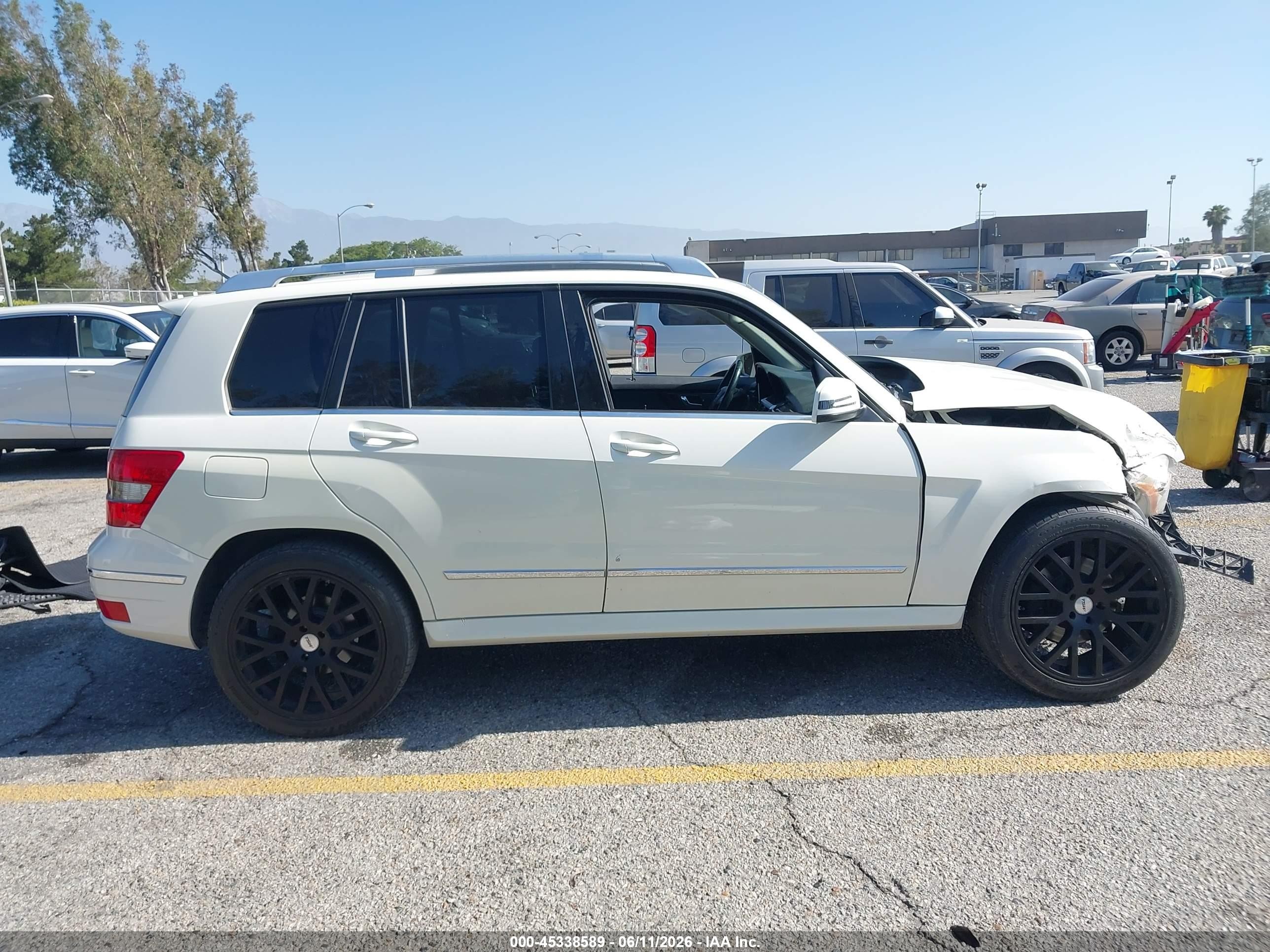 2011 Mercedes-benz Glk 350   White vin: WDCGG5GB8BF635489
