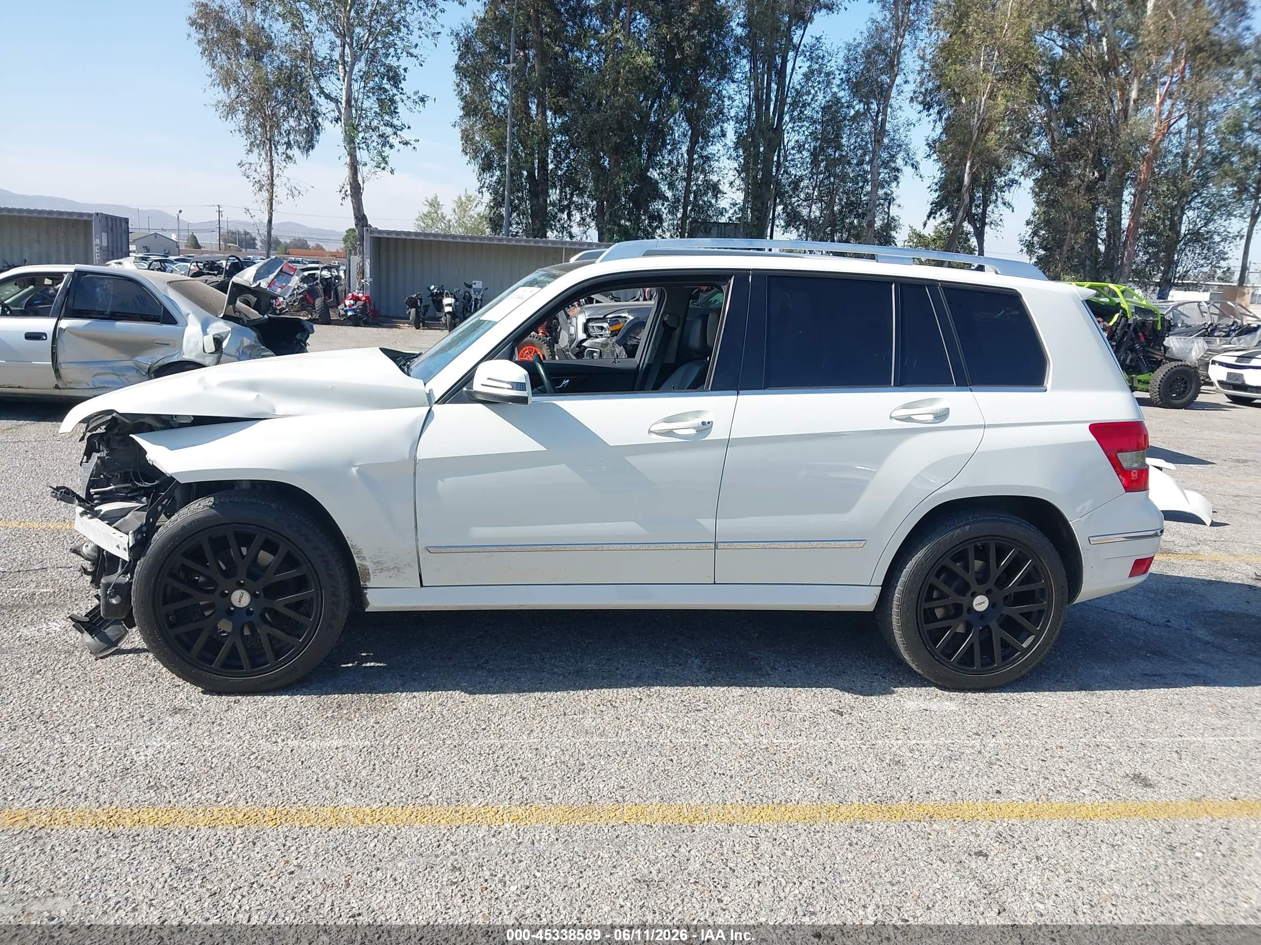 2011 Mercedes-benz Glk 350   White vin: WDCGG5GB8BF635489