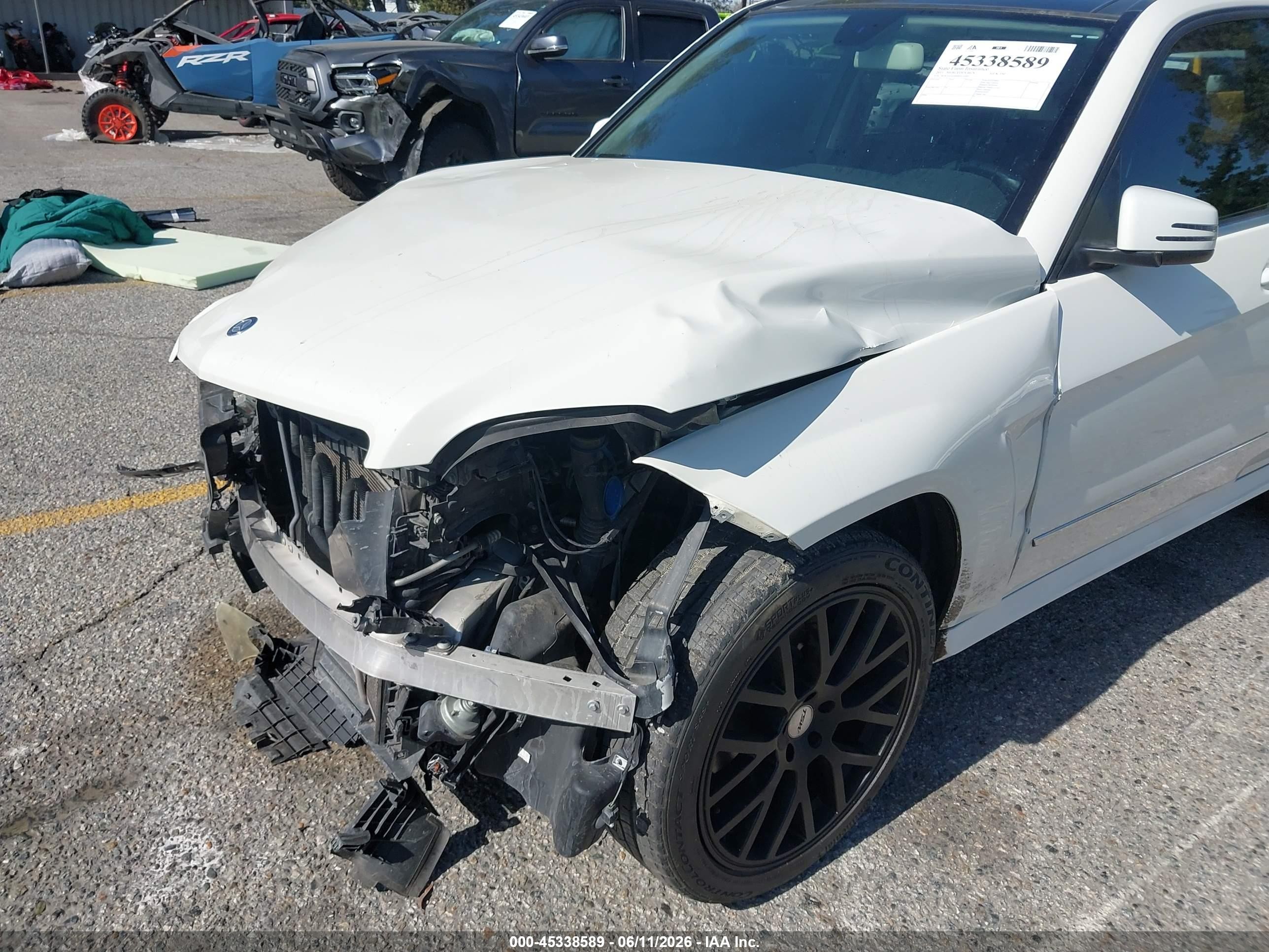 2011 Mercedes-benz Glk 350   White vin: WDCGG5GB8BF635489