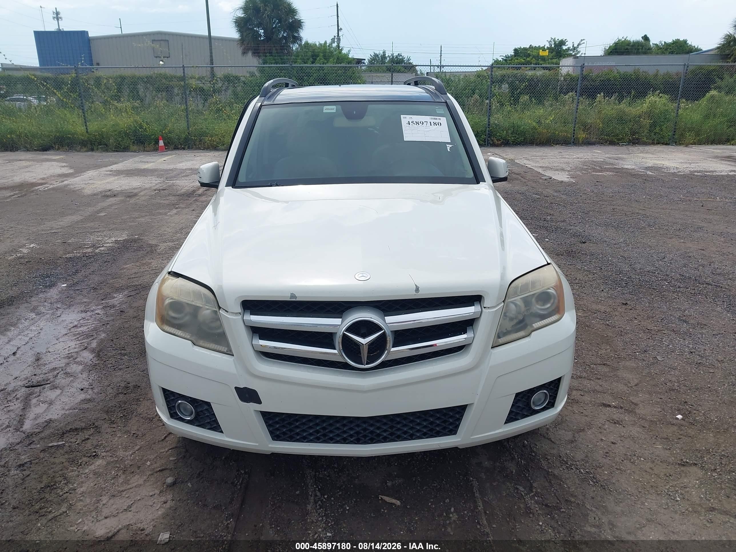 2011 Mercedes-benz Glk 350   White vin: WDCGG5GB8BF657654
