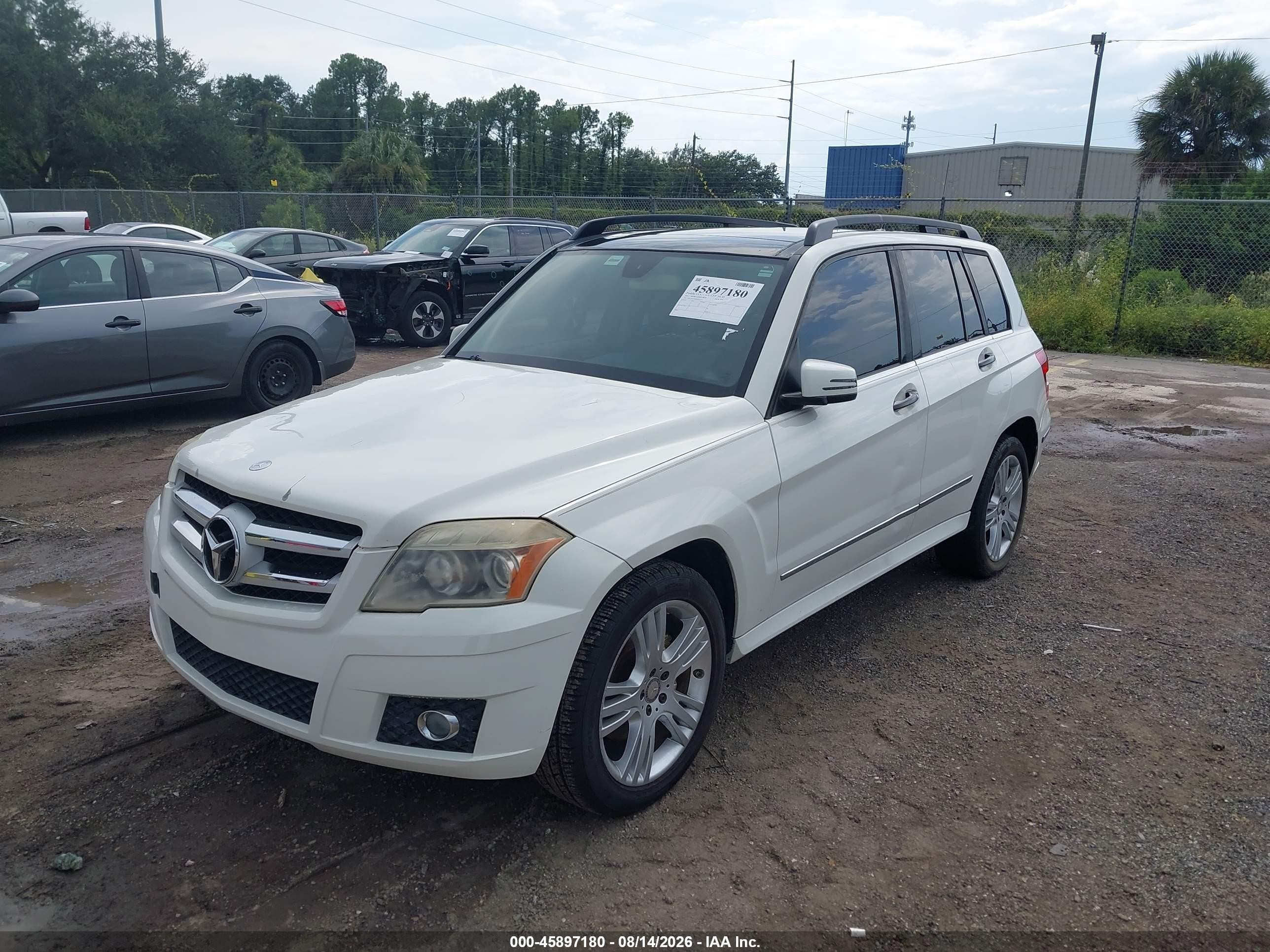 2011 Mercedes-benz Glk 350   White vin: WDCGG5GB8BF657654