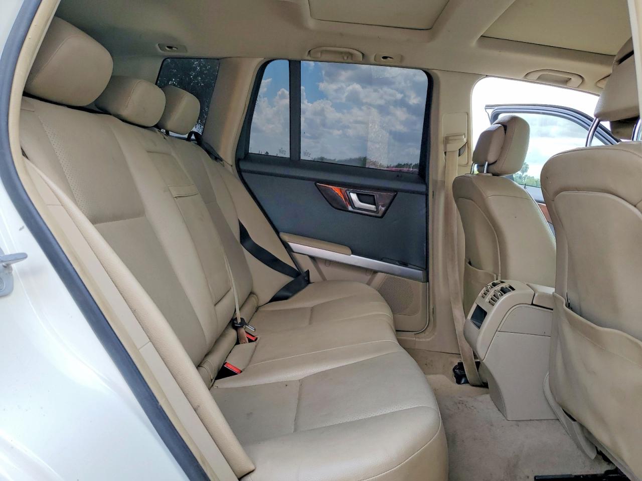 2012 Mercedes-benz Glk 350 White vin: WDCGG5GB9CF741984