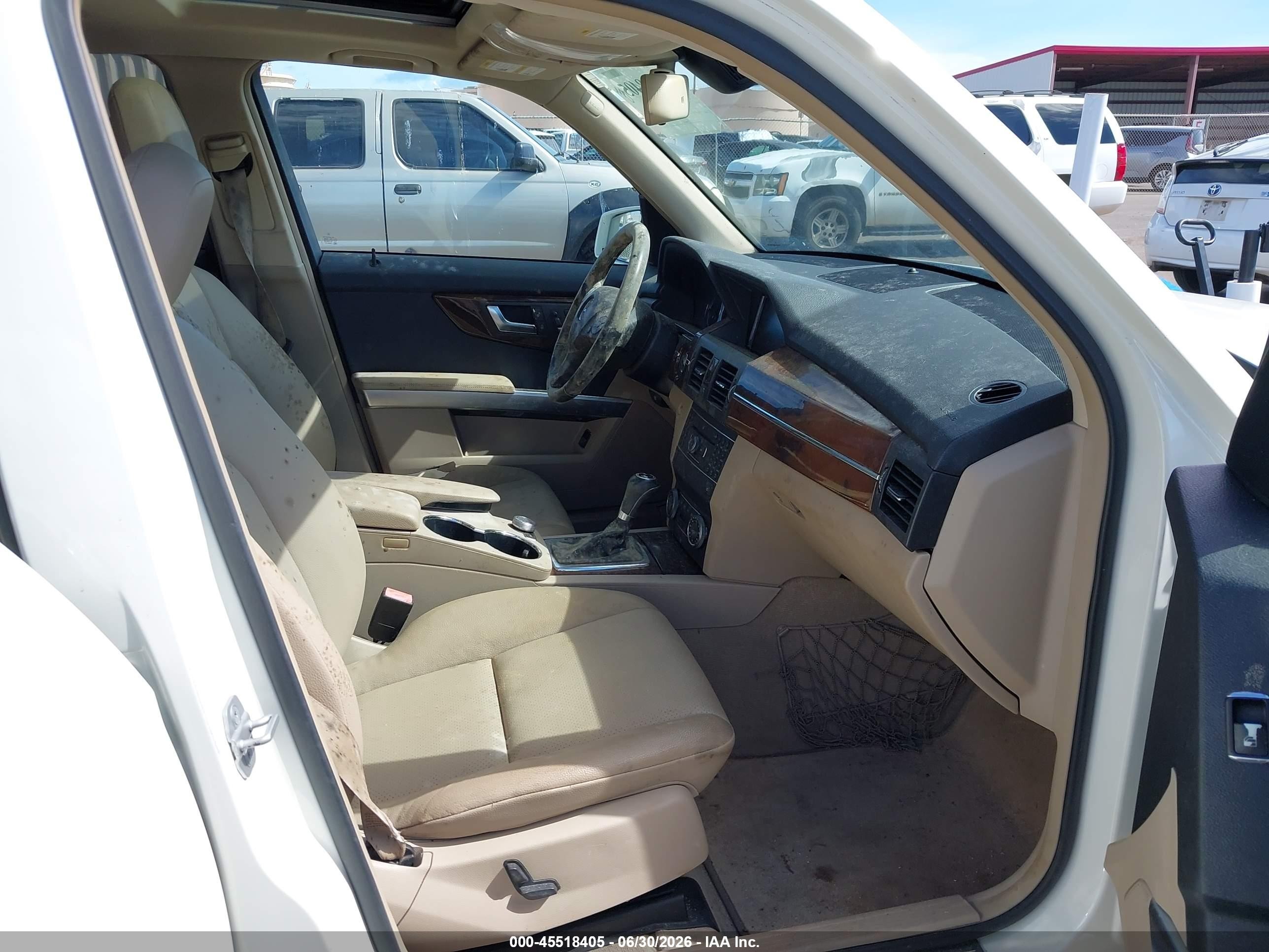 2012 Mercedes-benz Glk 350   White vin: WDCGG5GB9CF778663