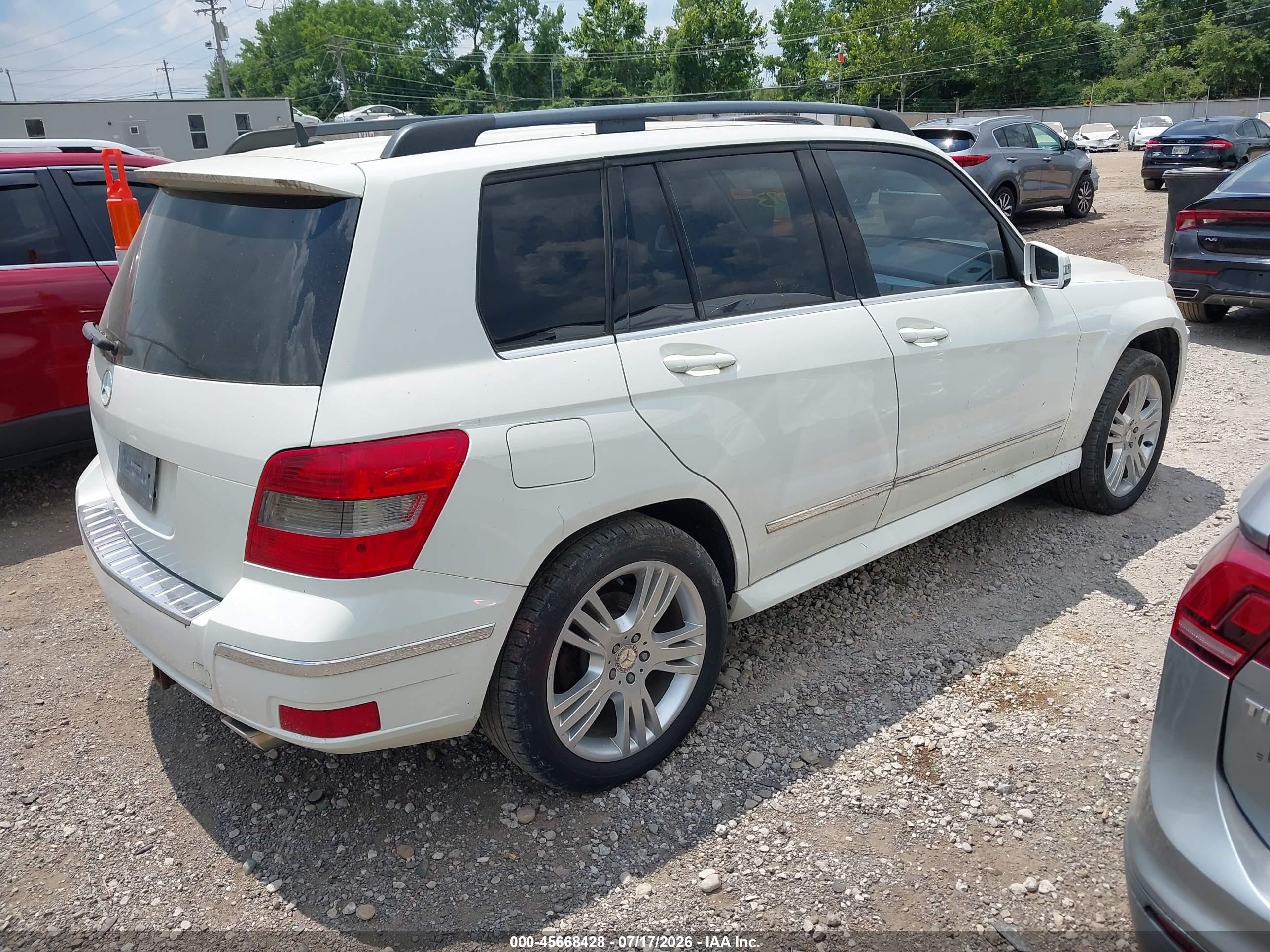 2010 Mercedes-benz Glk 350   White vin: WDCGG5GBXAF329246