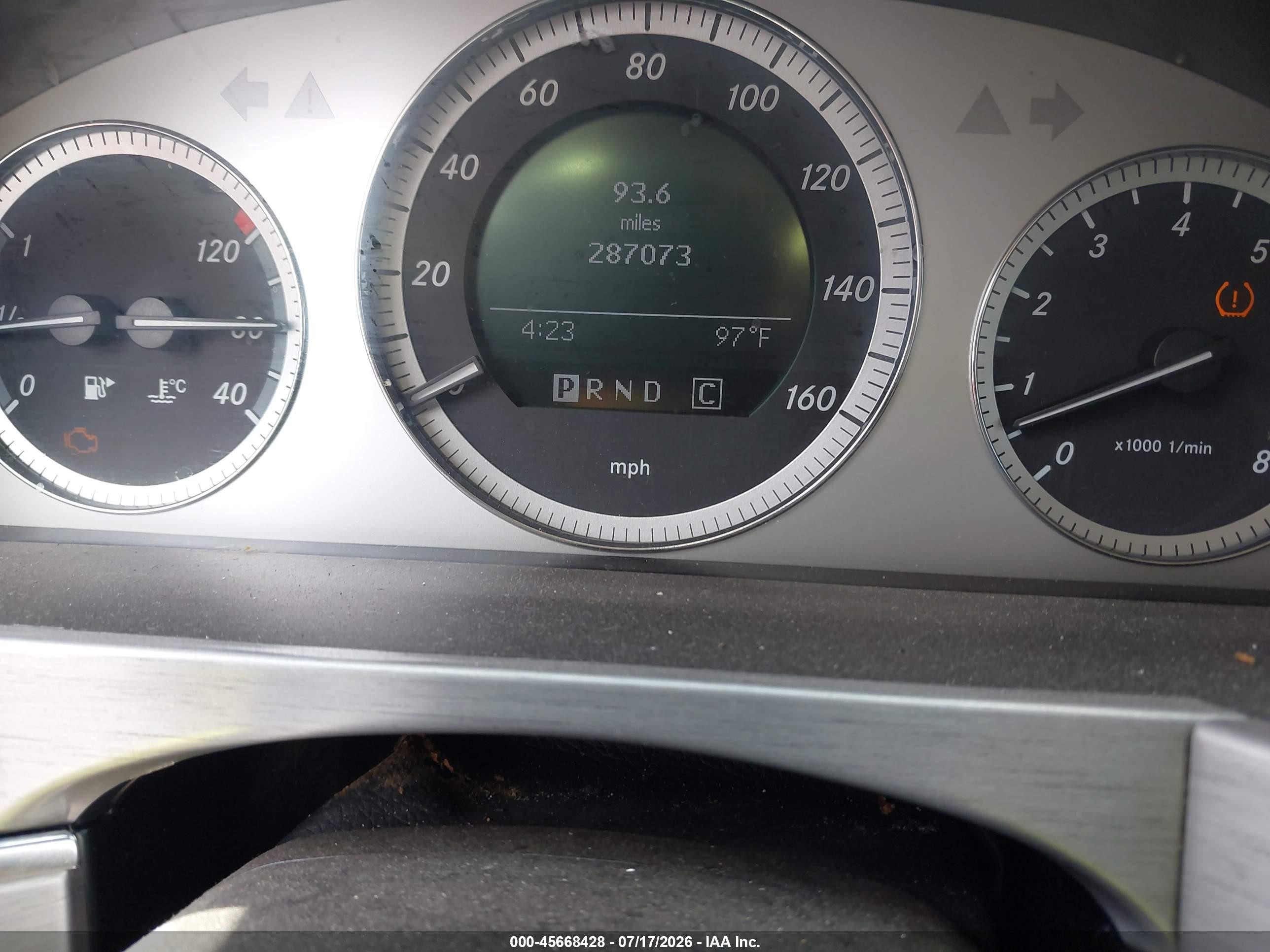 2010 Mercedes-benz Glk 350   White vin: WDCGG5GBXAF329246