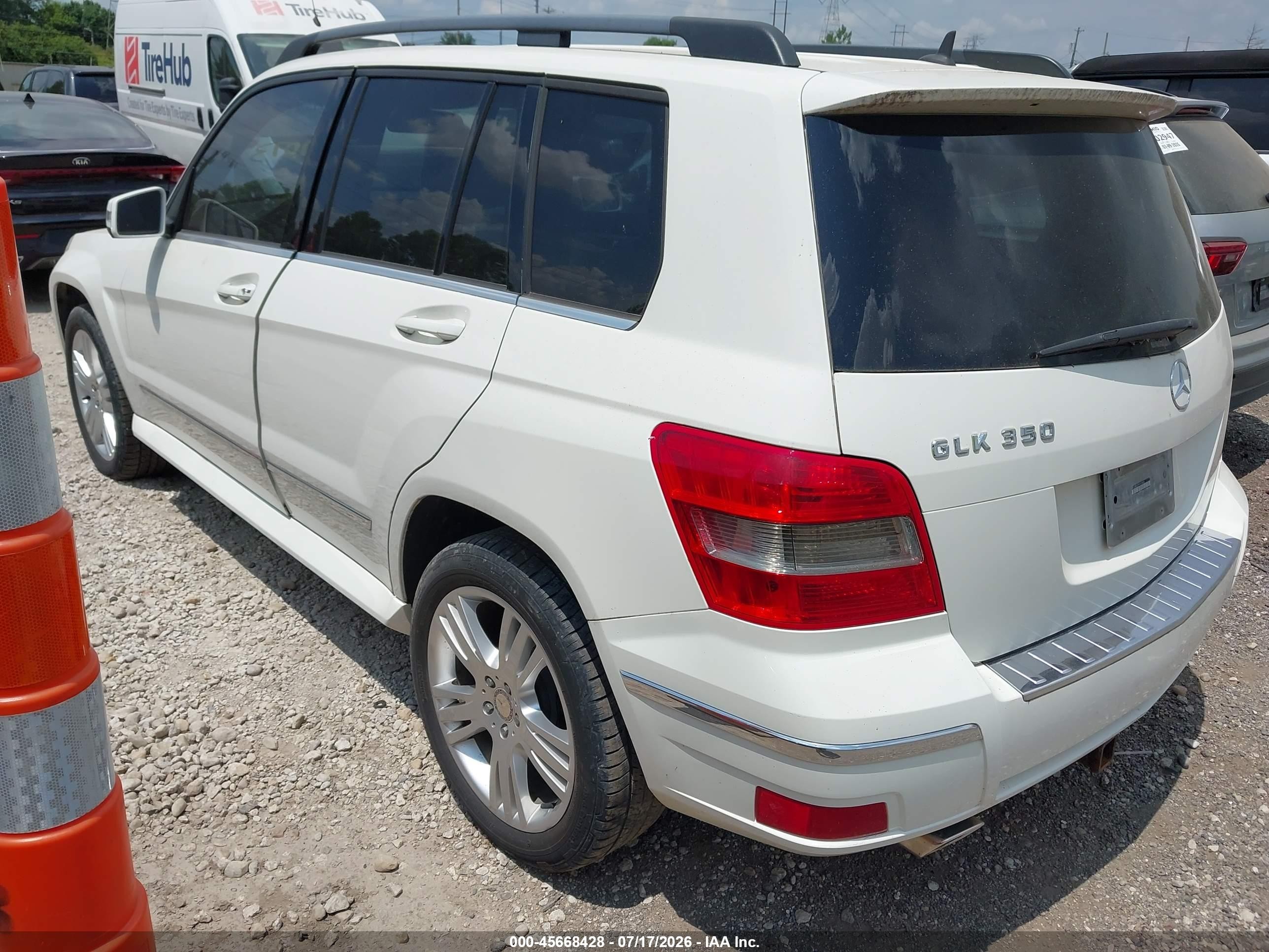2010 Mercedes-benz Glk 350   White vin: WDCGG5GBXAF329246