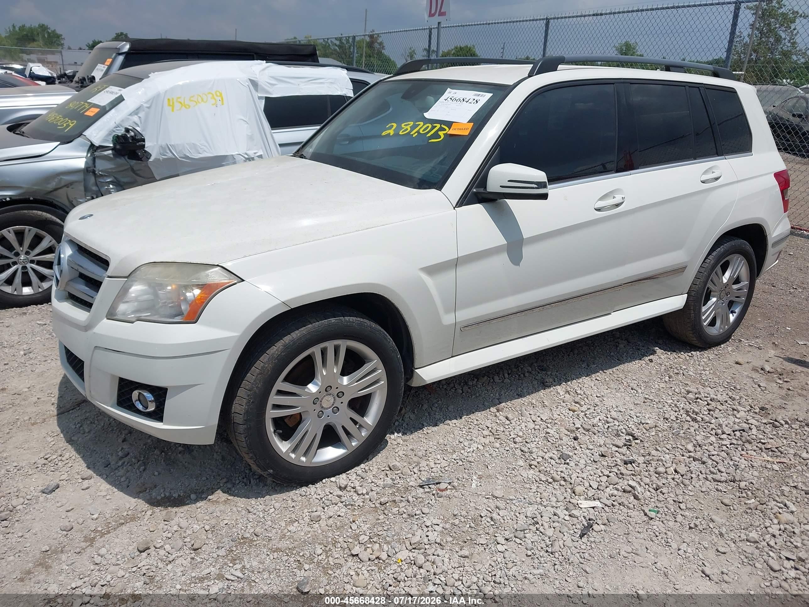 2010 Mercedes-benz Glk 350   White vin: WDCGG5GBXAF329246