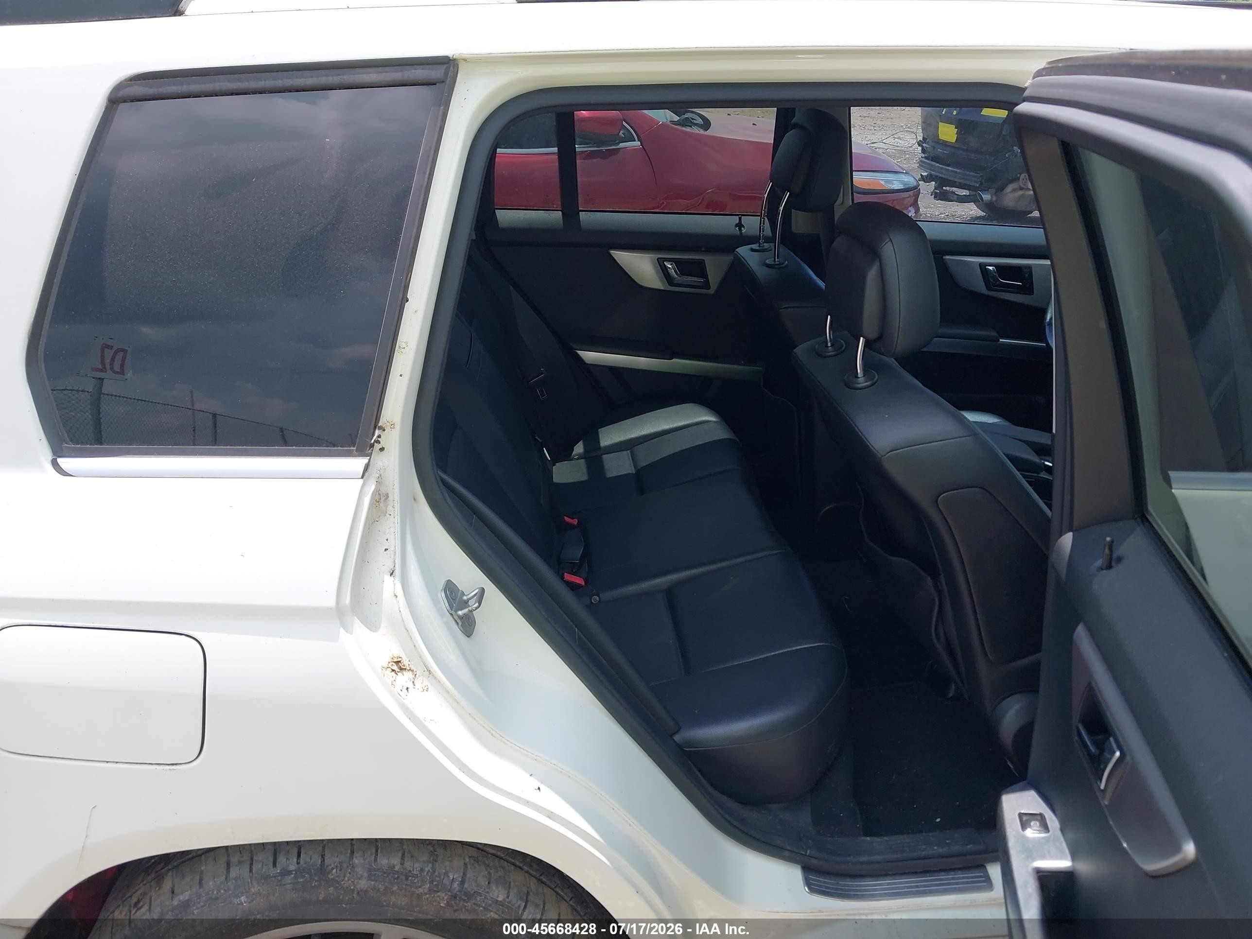 2010 Mercedes-benz Glk 350   White vin: WDCGG5GBXAF329246