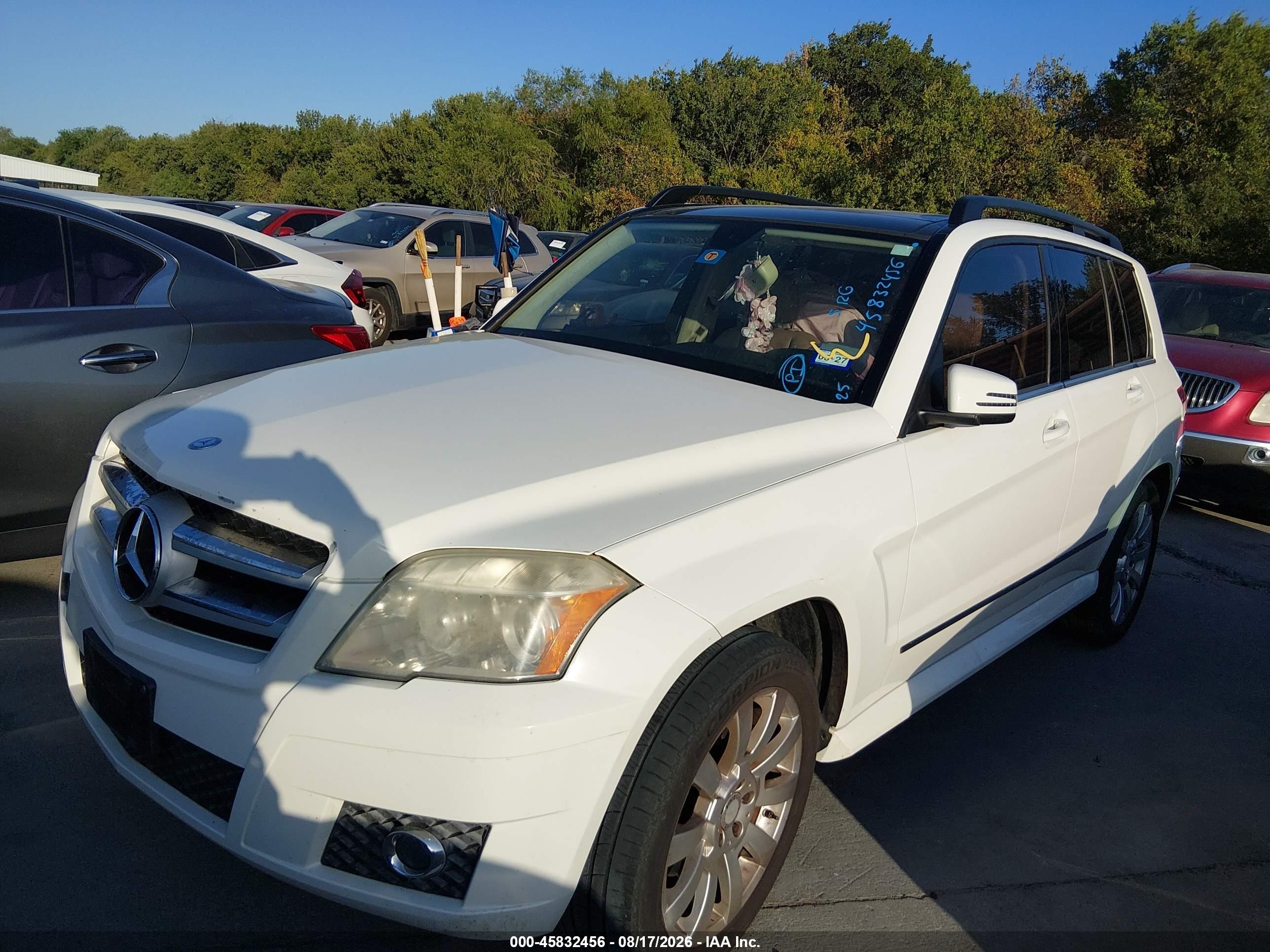 2010 Mercedes-benz Glk 350   White vin: WDCGG5GBXAF388426