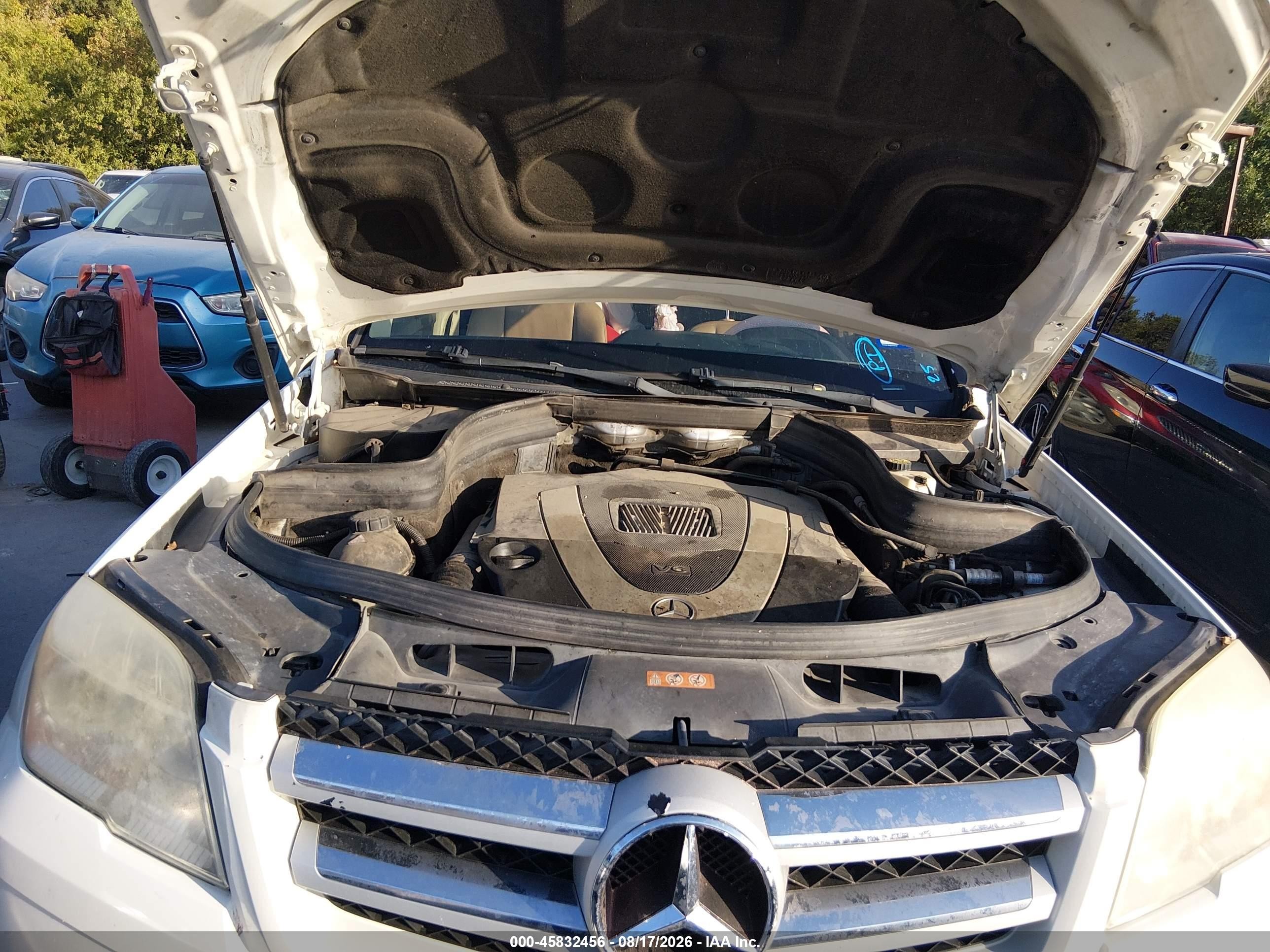 2010 Mercedes-benz Glk 350   White vin: WDCGG5GBXAF388426