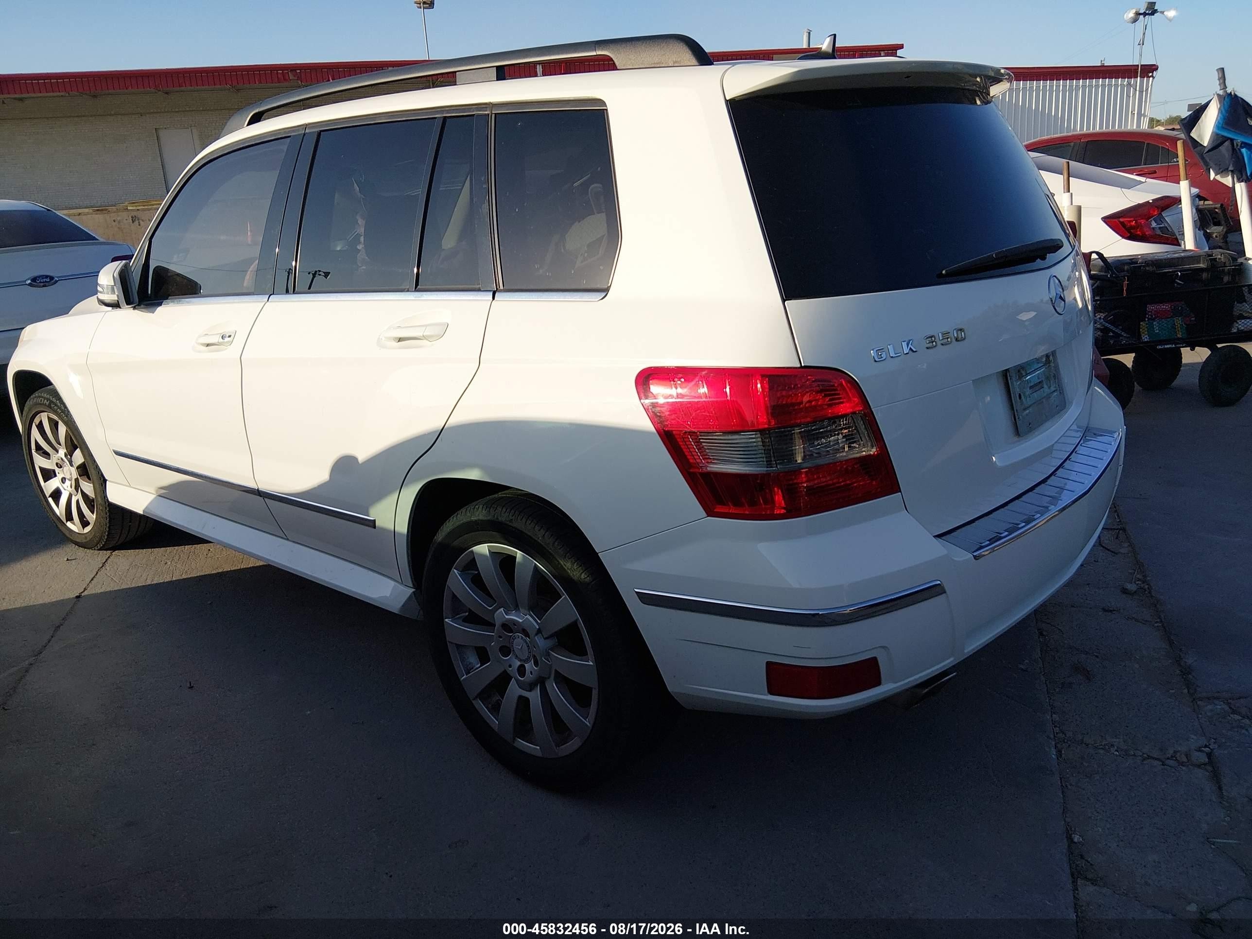 2010 Mercedes-benz Glk 350   White vin: WDCGG5GBXAF388426