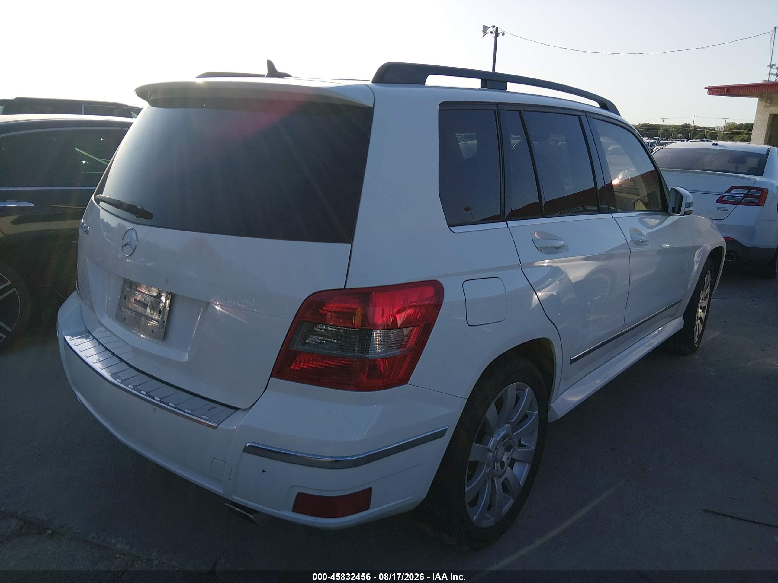 2010 Mercedes-benz Glk 350   White vin: WDCGG5GBXAF388426