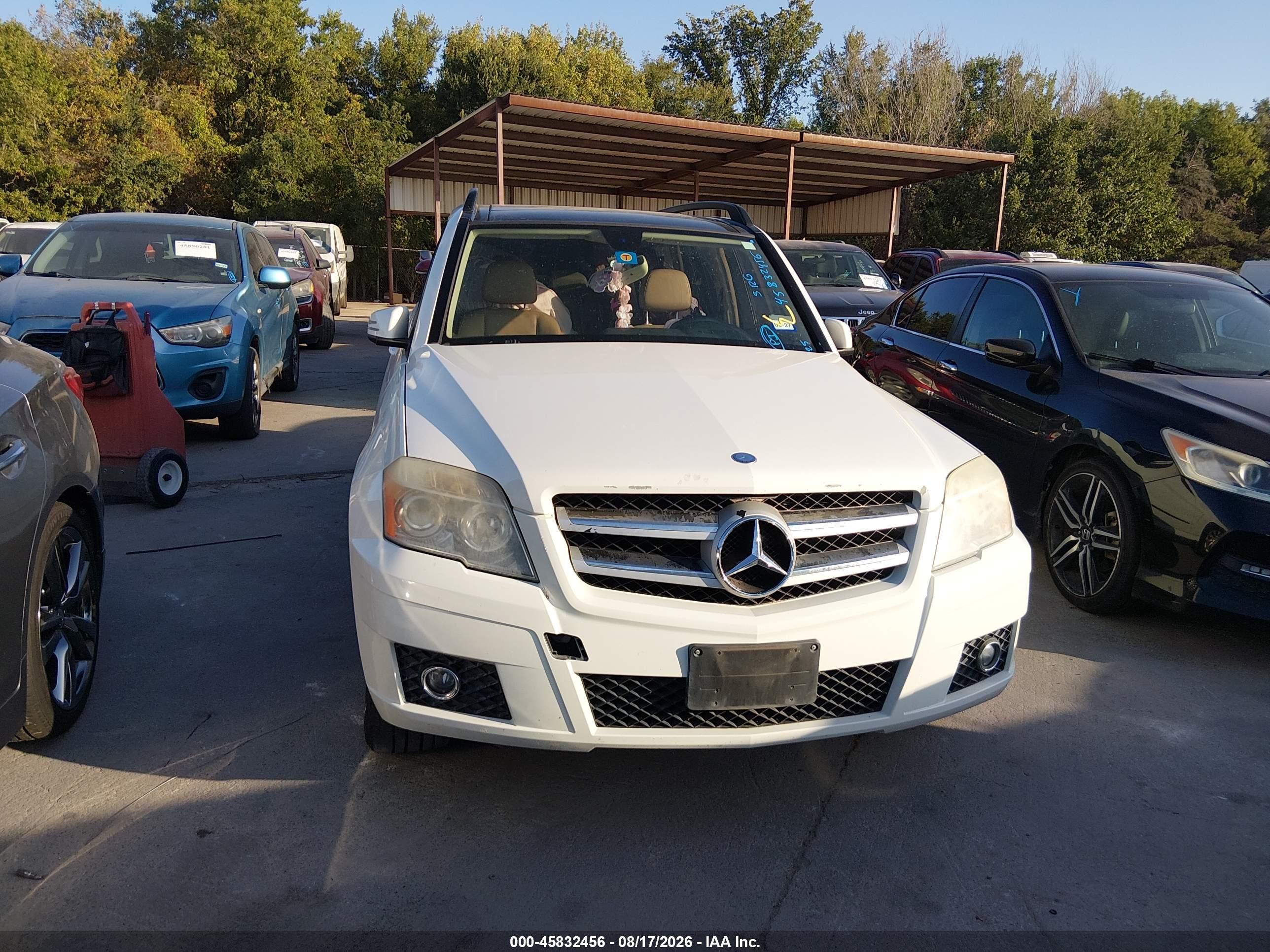 2010 Mercedes-benz Glk 350   White vin: WDCGG5GBXAF388426