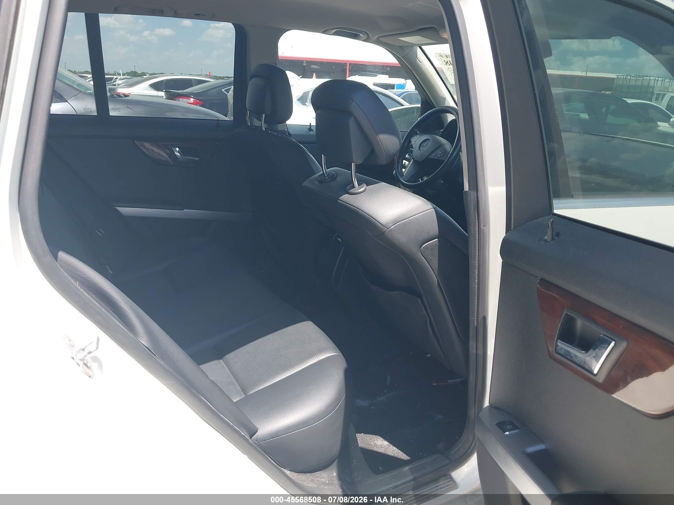 2010 Mercedes-benz Glk 350   White vin: WDCGG5GBXAF465635