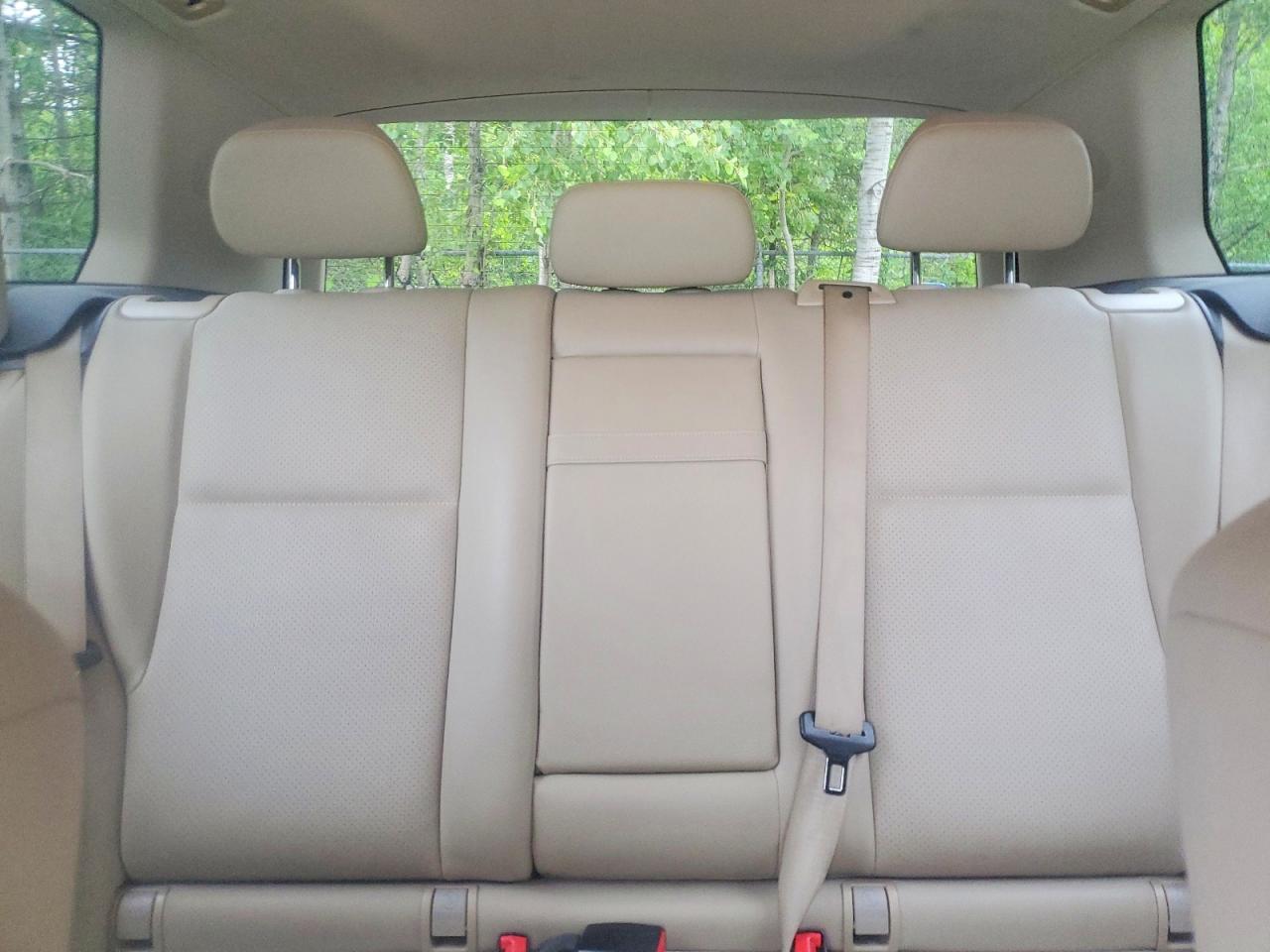 2011 Mercedes-benz Glk 350 White vin: WDCGG5GBXBF616071