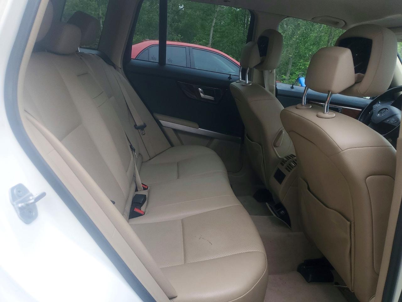 2011 Mercedes-benz Glk 350 White vin: WDCGG5GBXBF616071