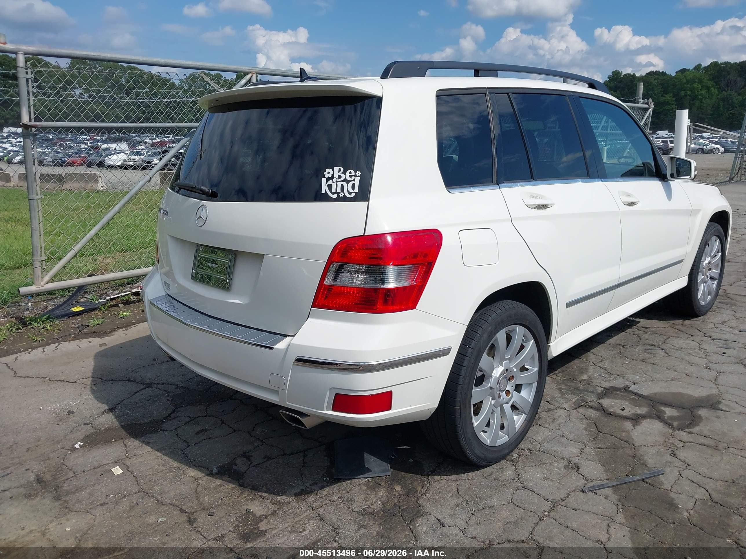 2012 Mercedes-benz Glk 350   White vin: WDCGG5GBXCF778932