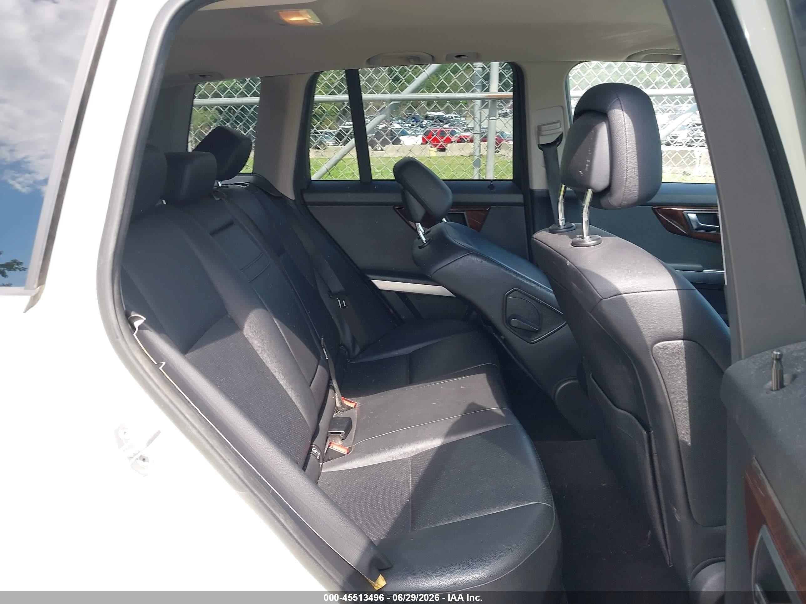 2012 Mercedes-benz Glk 350   White vin: WDCGG5GBXCF778932