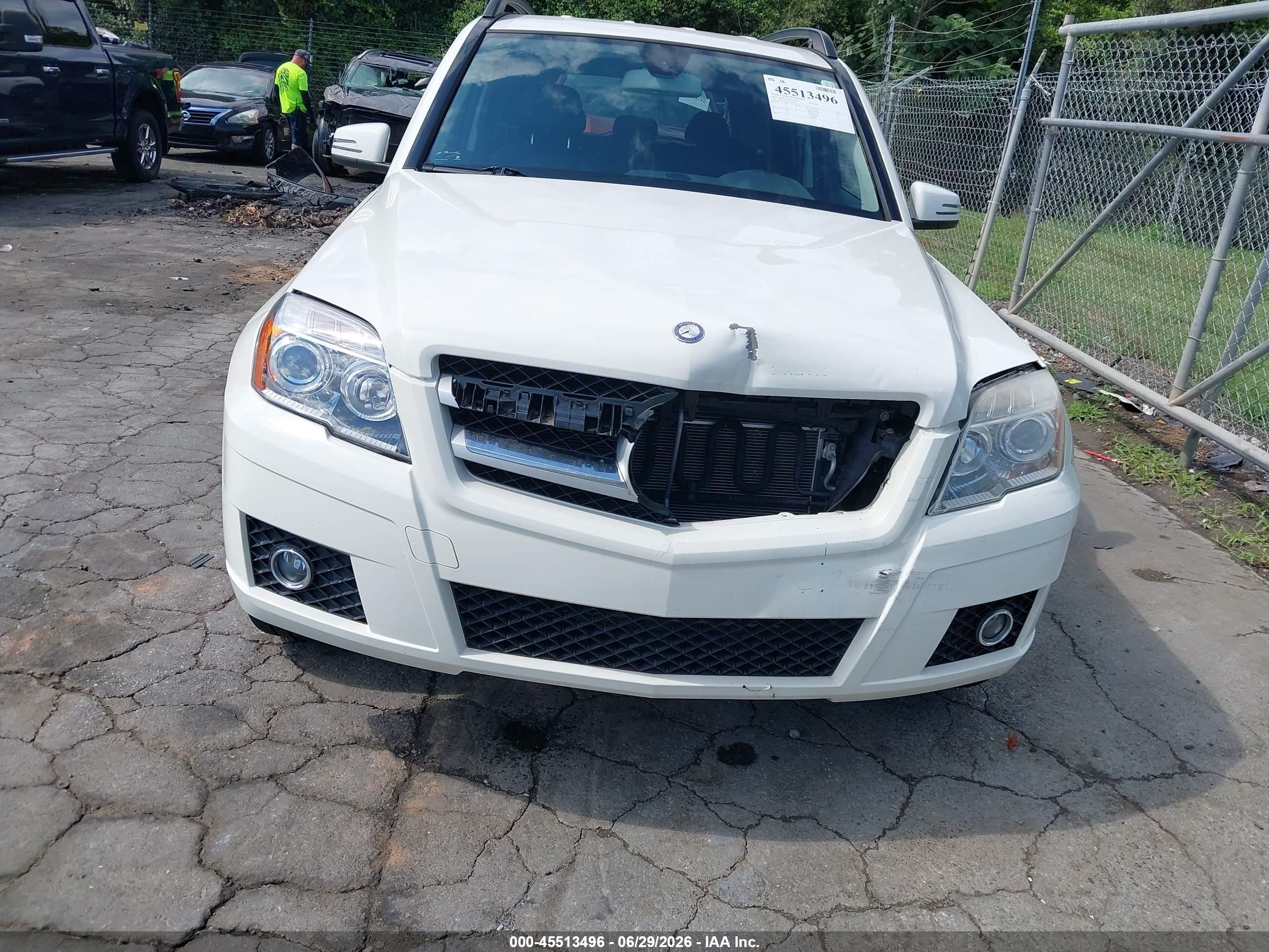 2012 Mercedes-benz Glk 350   White vin: WDCGG5GBXCF778932