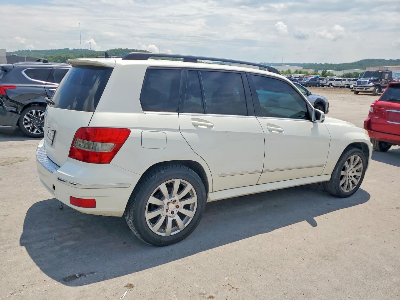 2012 Mercedes-benz Glk 350 White vin: WDCGG5GBXCF830236