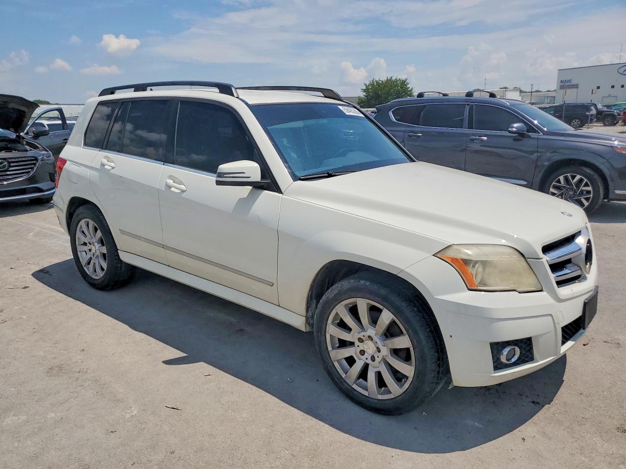 2012 Mercedes-benz Glk 350 White vin: WDCGG5GBXCF830236