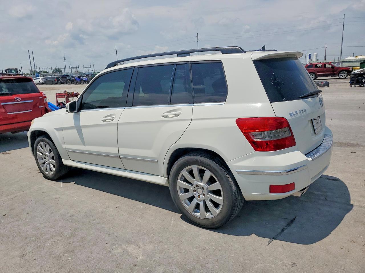 2012 Mercedes-benz Glk 350 White vin: WDCGG5GBXCF830236